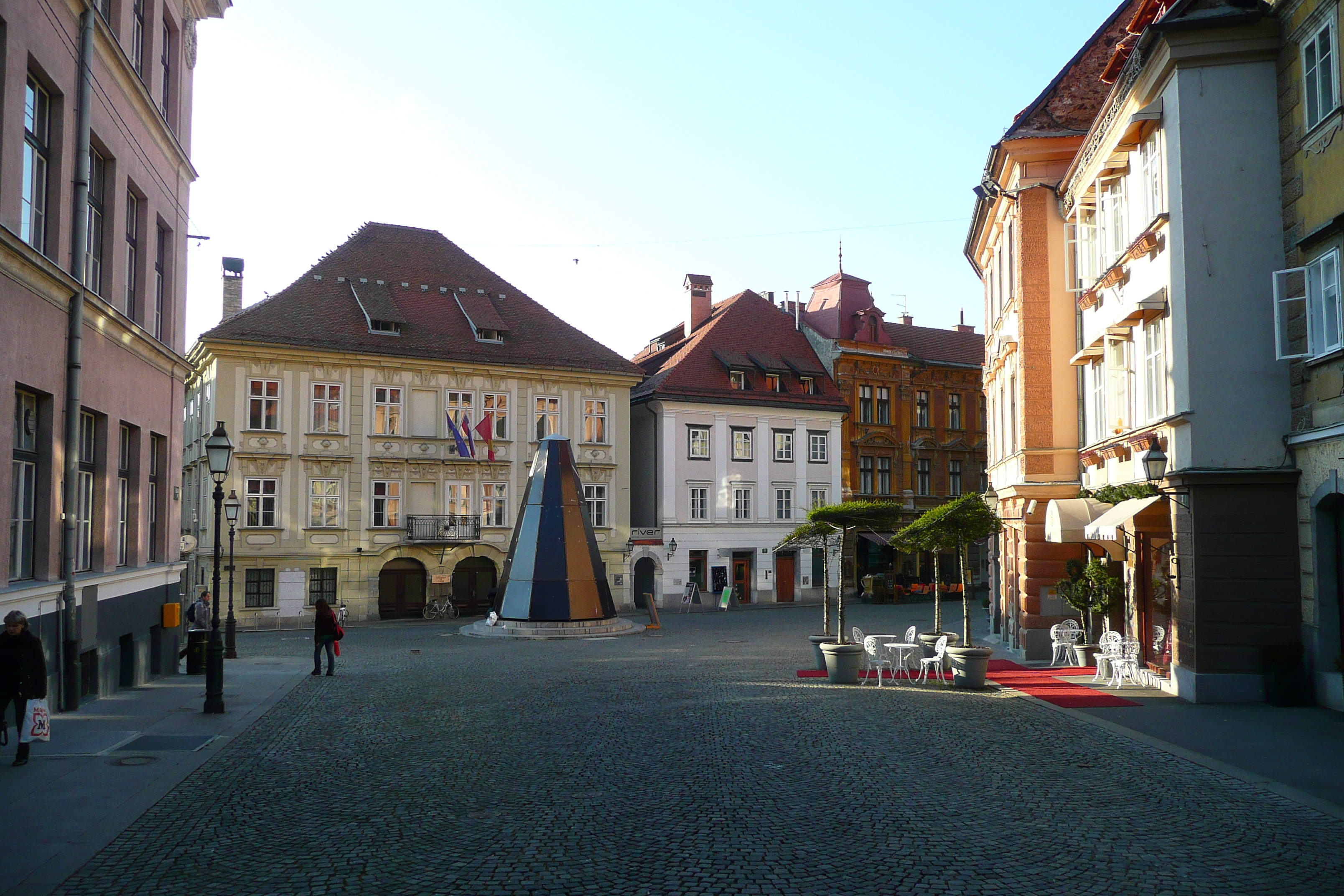 Picture Slovenia Ljubljana Historic Centre 2008-01 13 - Recreation Historic Centre