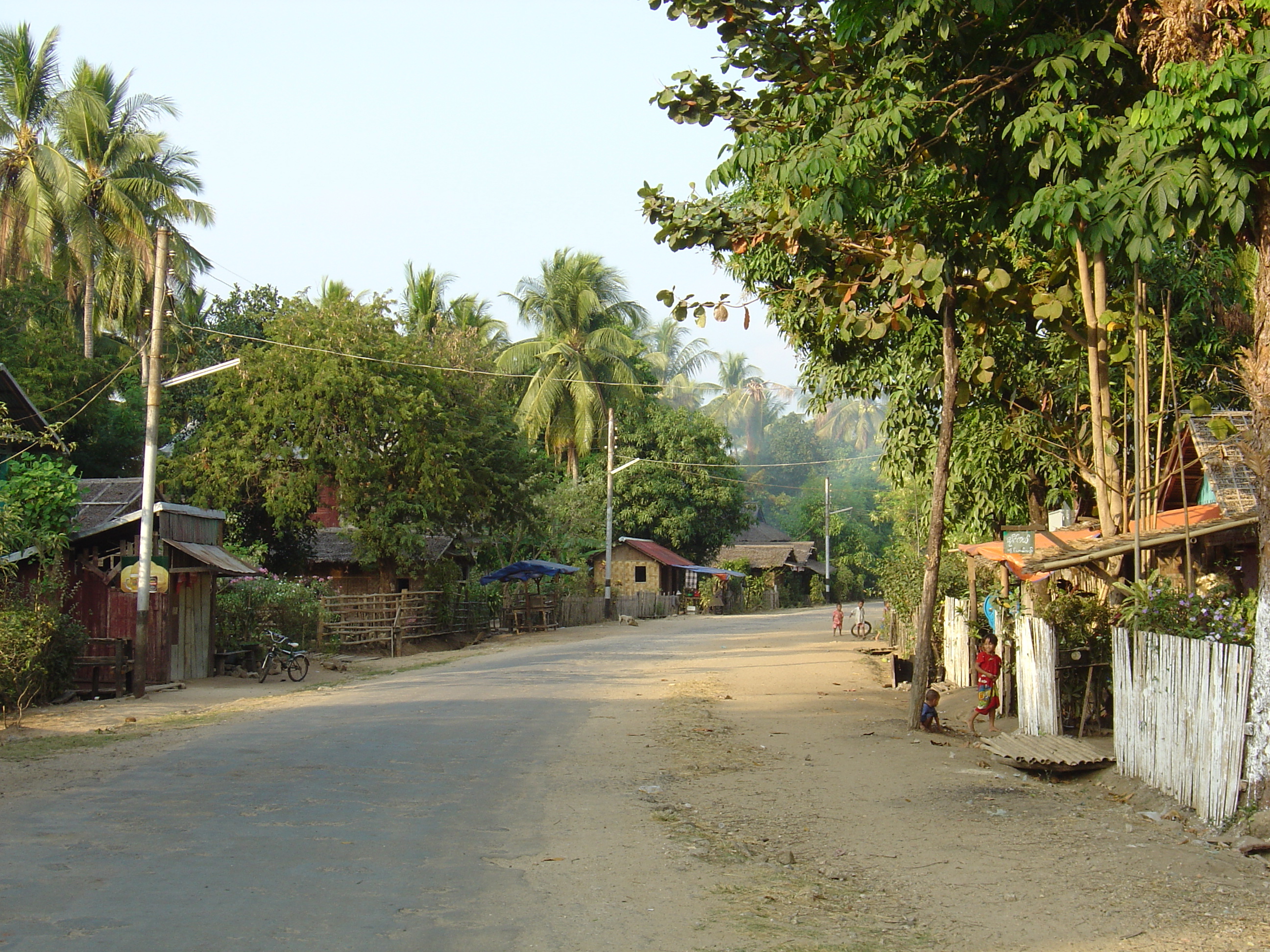 Picture Myanmar Road from Dawei to Maungmagan beach 2005-01 33 - History Road from Dawei to Maungmagan beach