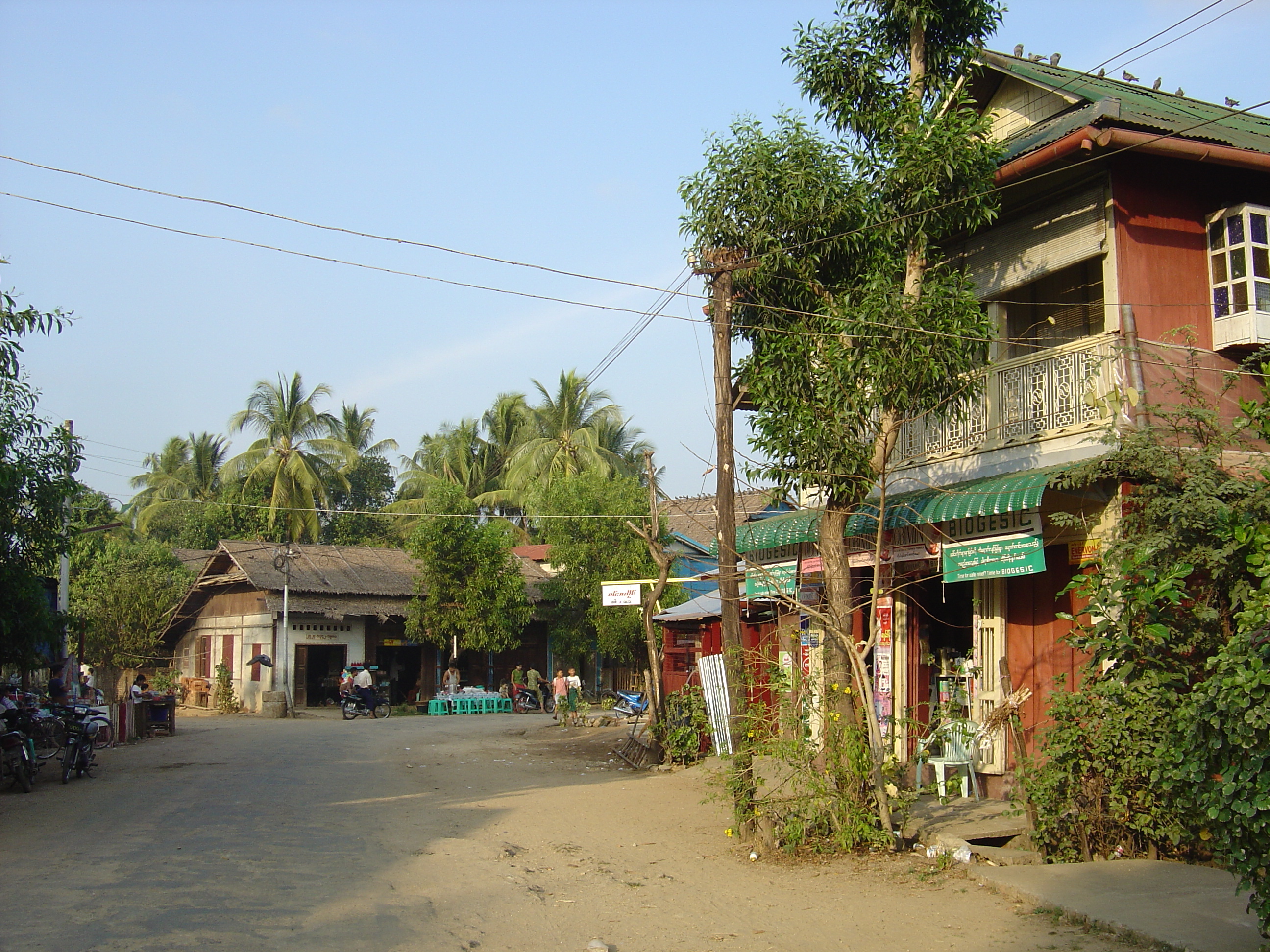 Picture Myanmar Road from Dawei to Maungmagan beach 2005-01 32 - History Road from Dawei to Maungmagan beach