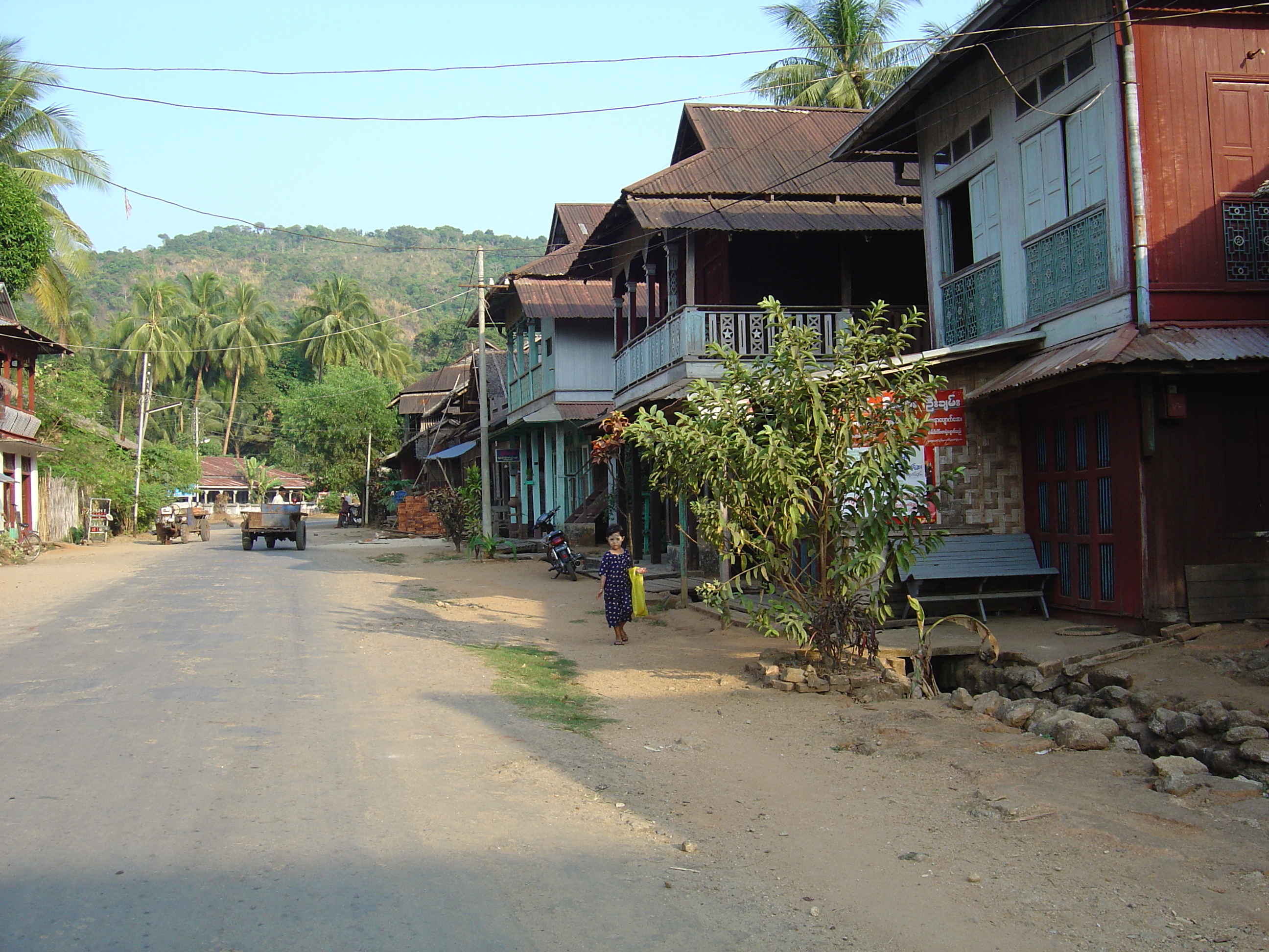 Picture Myanmar Road from Dawei to Maungmagan beach 2005-01 35 - Recreation Road from Dawei to Maungmagan beach