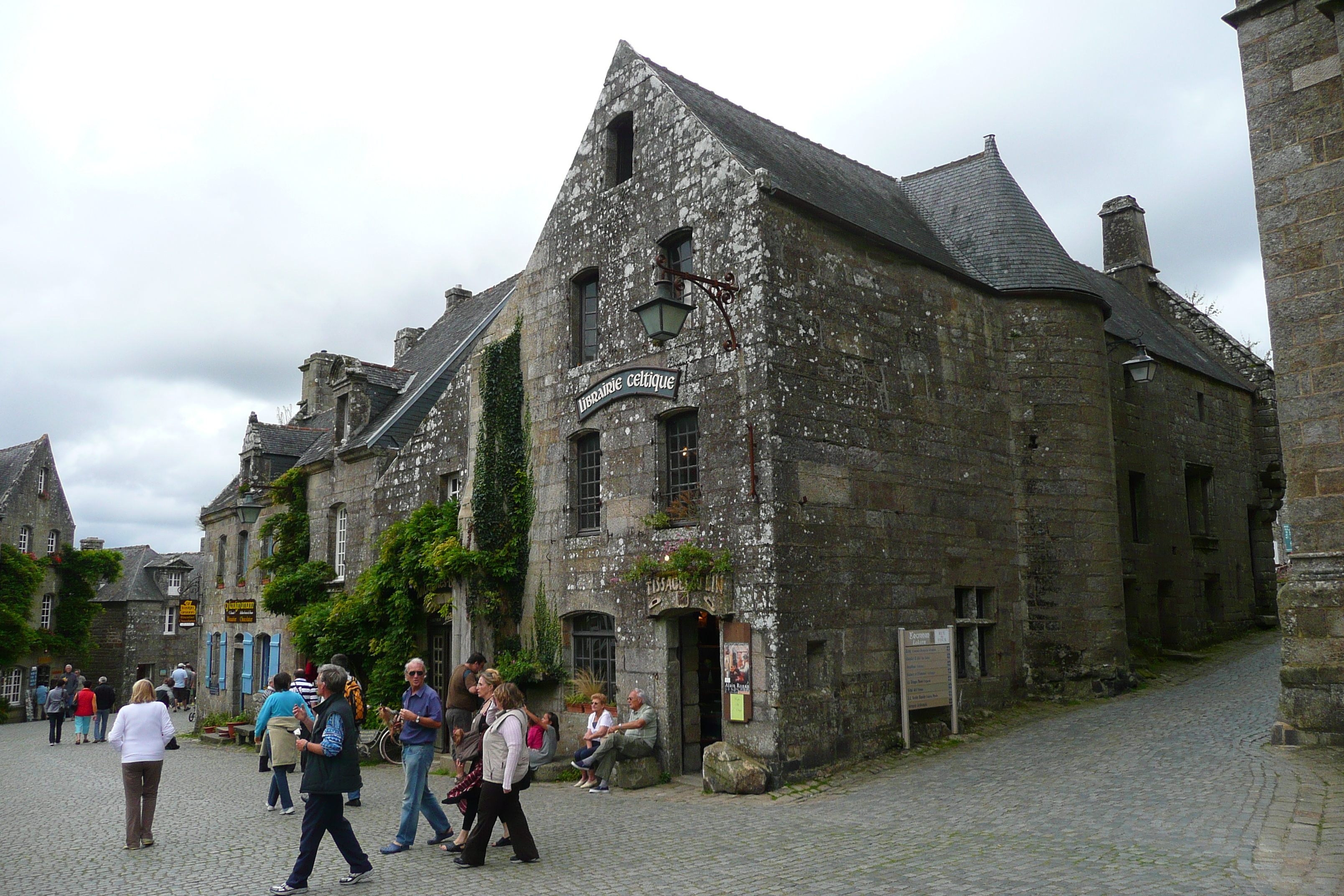 Picture France Locronan 2008-07 18 - History Locronan