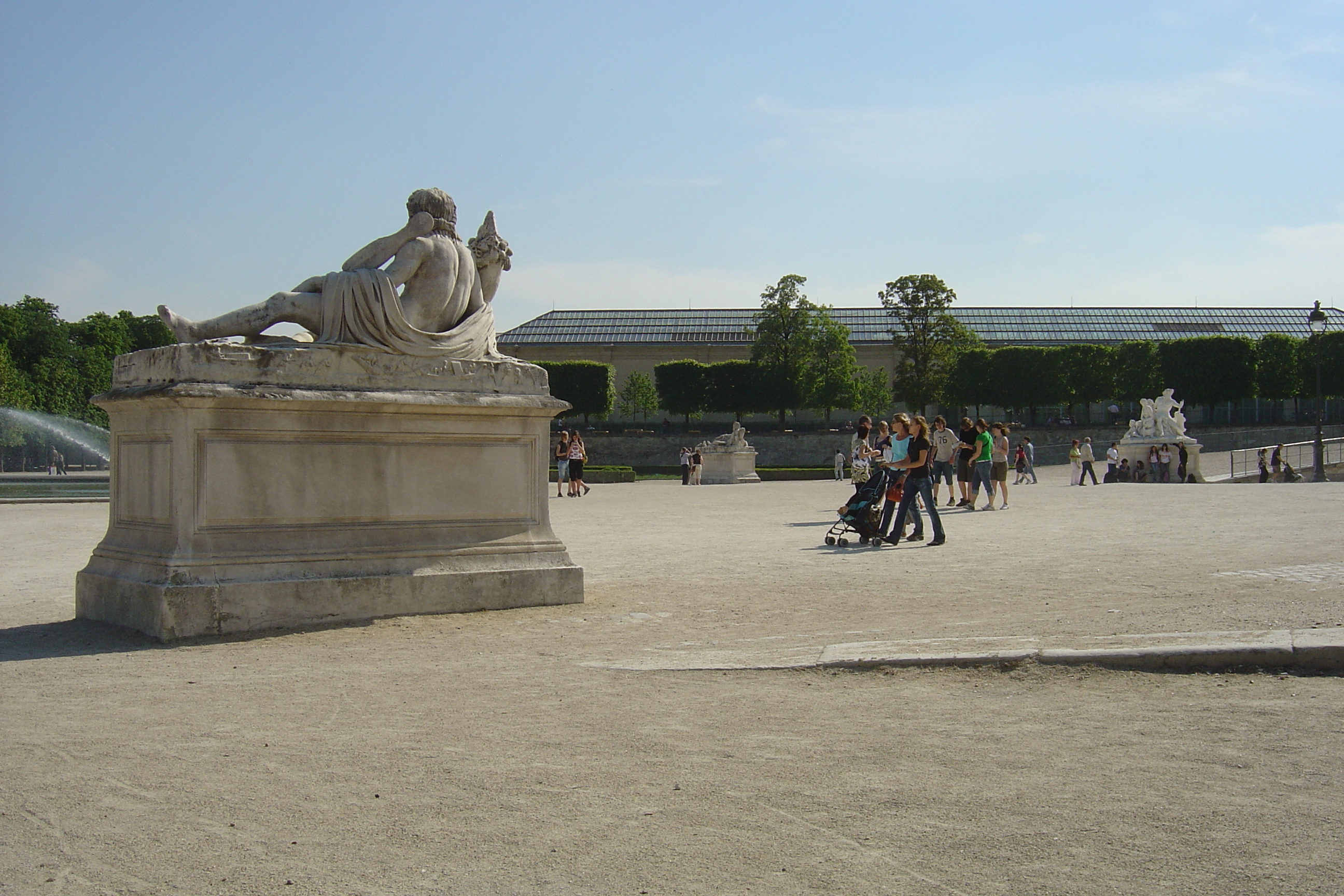 Picture France Paris Garden of Tuileries 2007-05 153 - Discovery Garden of Tuileries