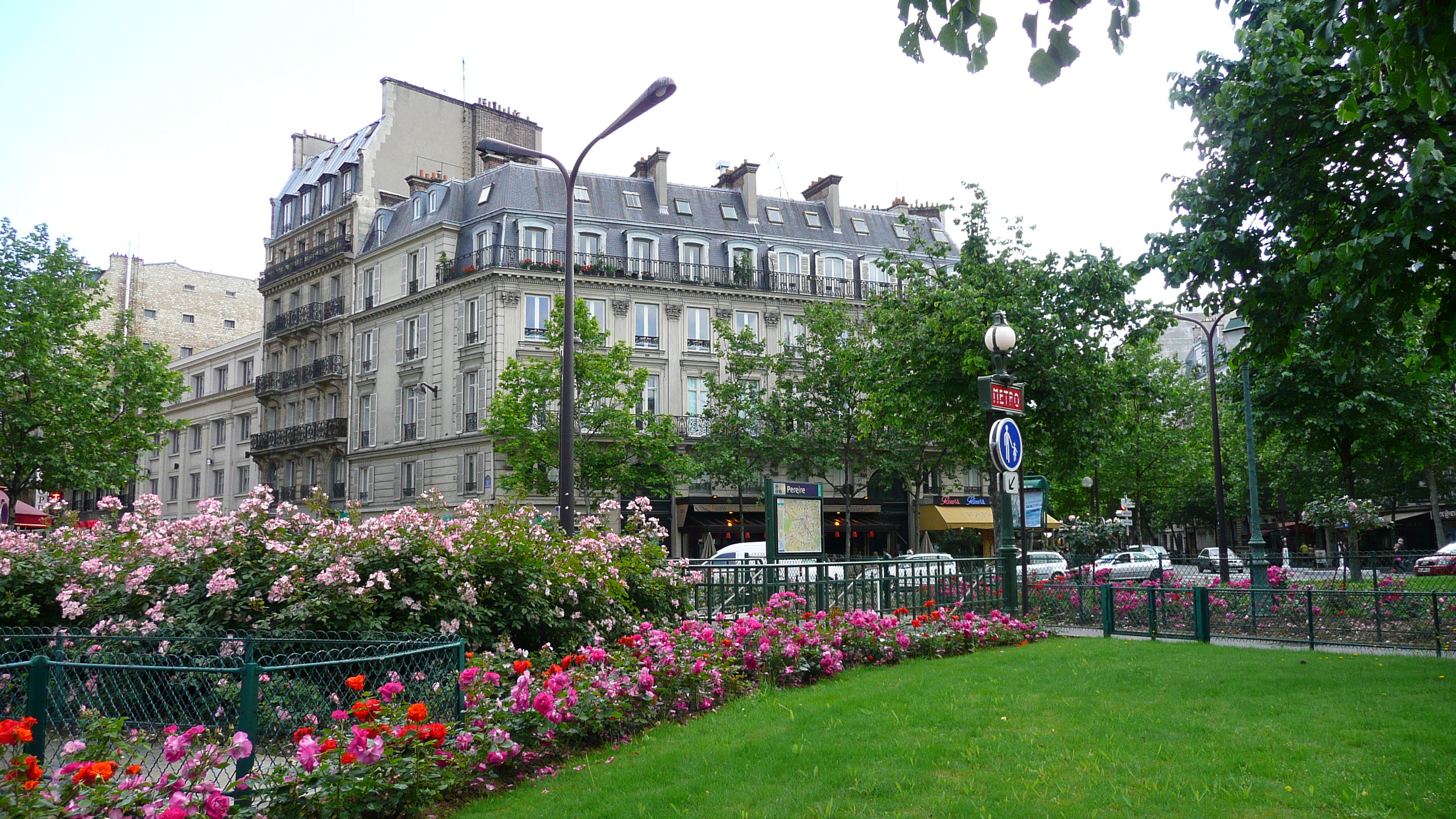 Picture France Paris 17th Arrondissement Place Pereire 2007-05 10 - Center Place Pereire