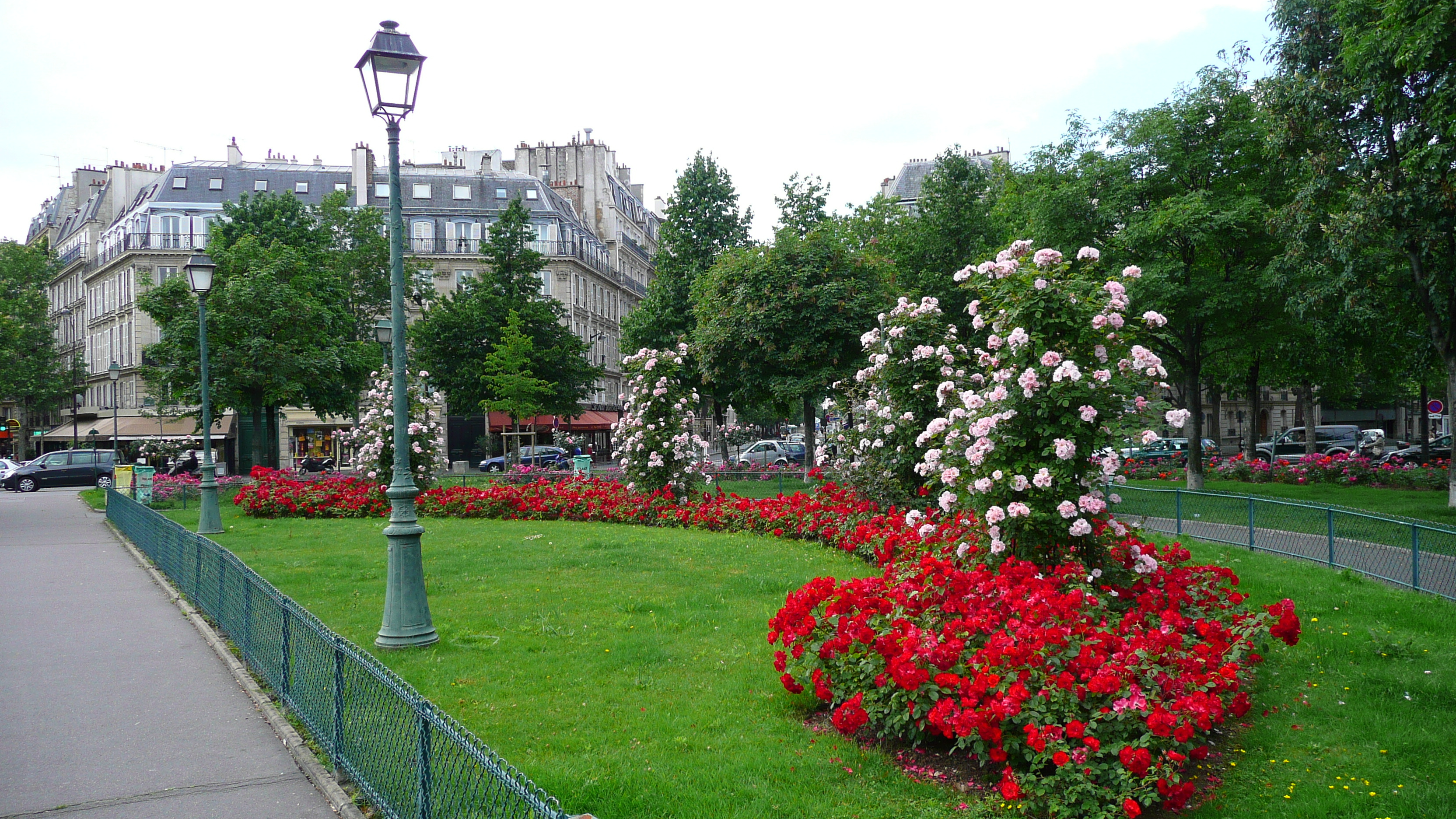 Picture France Paris 17th Arrondissement Place Pereire 2007-05 17 - Recreation Place Pereire