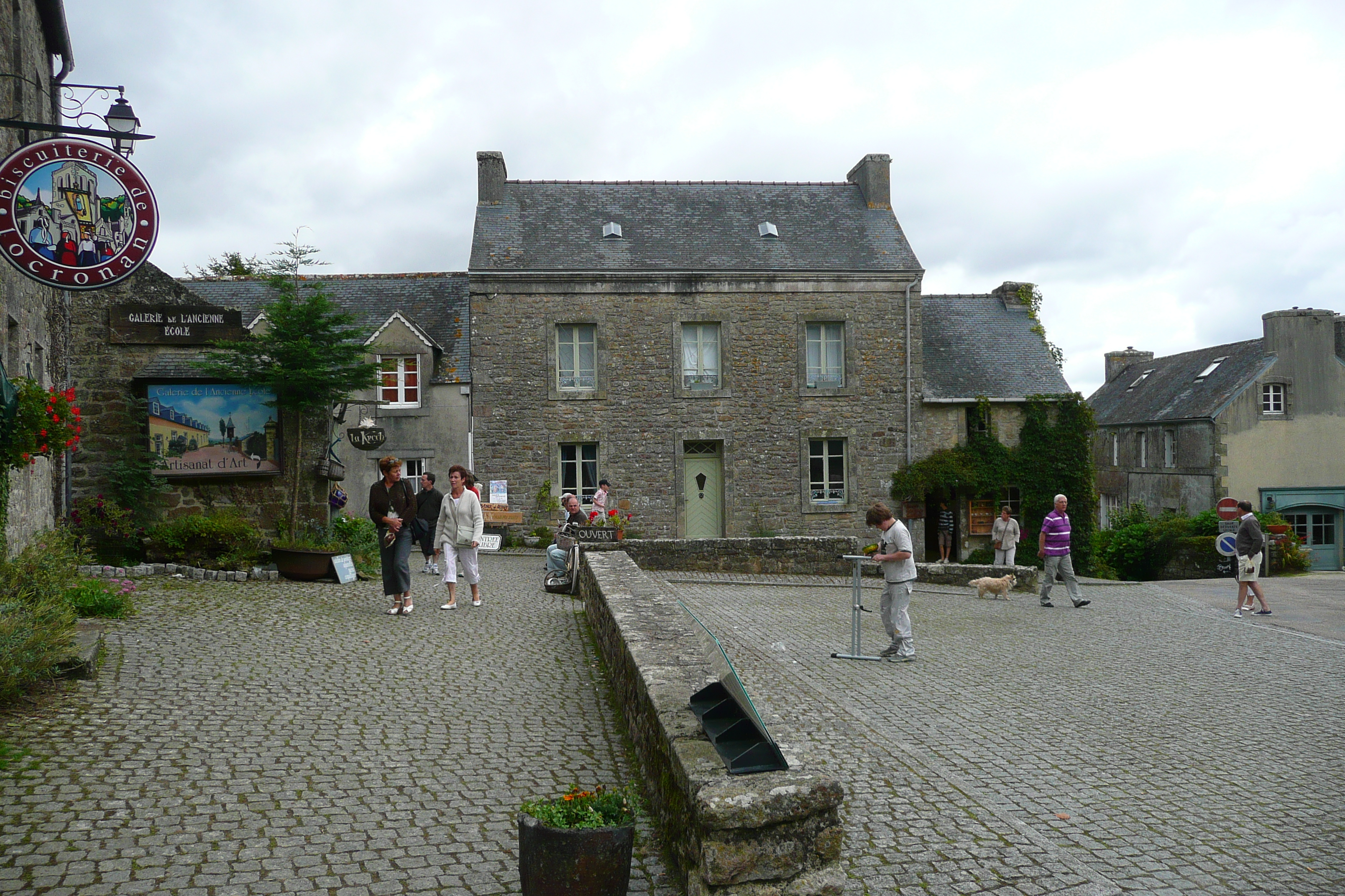 Picture France Locronan 2008-07 61 - Tour Locronan