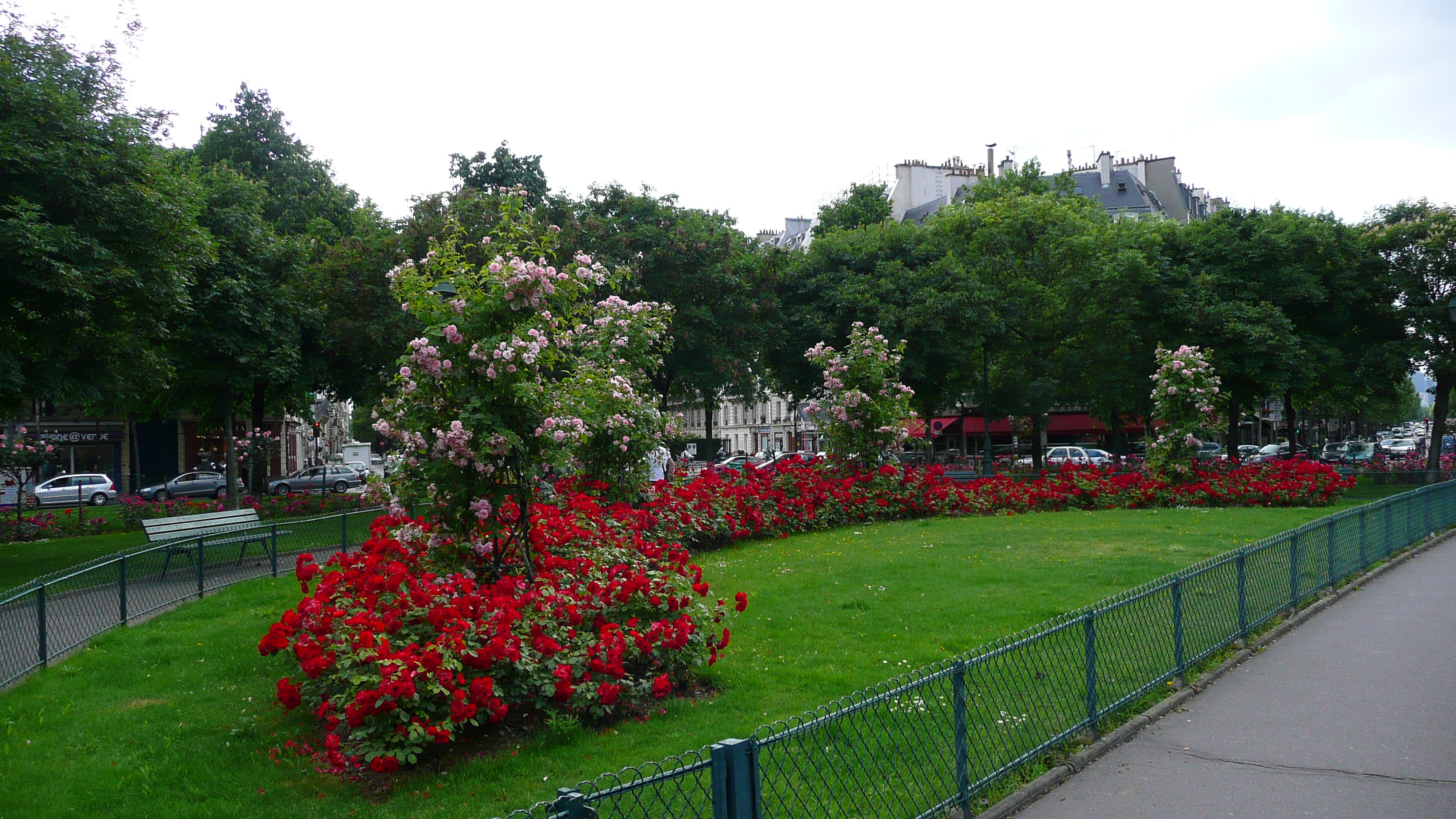 Picture France Paris 17th Arrondissement Place Pereire 2007-05 28 - Discovery Place Pereire