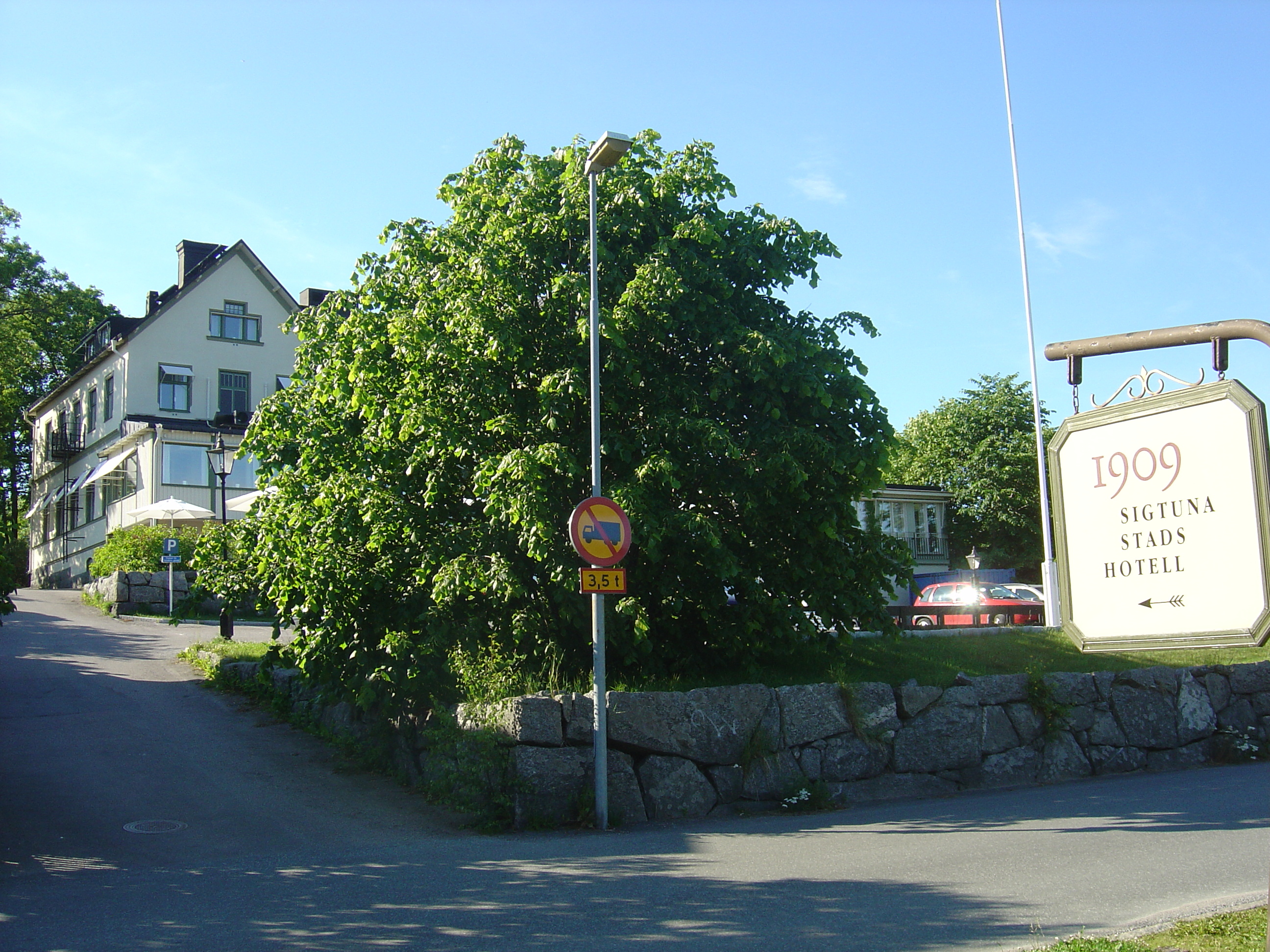 Picture Sweden Sigtuna 2005-06 27 - Tours Sigtuna