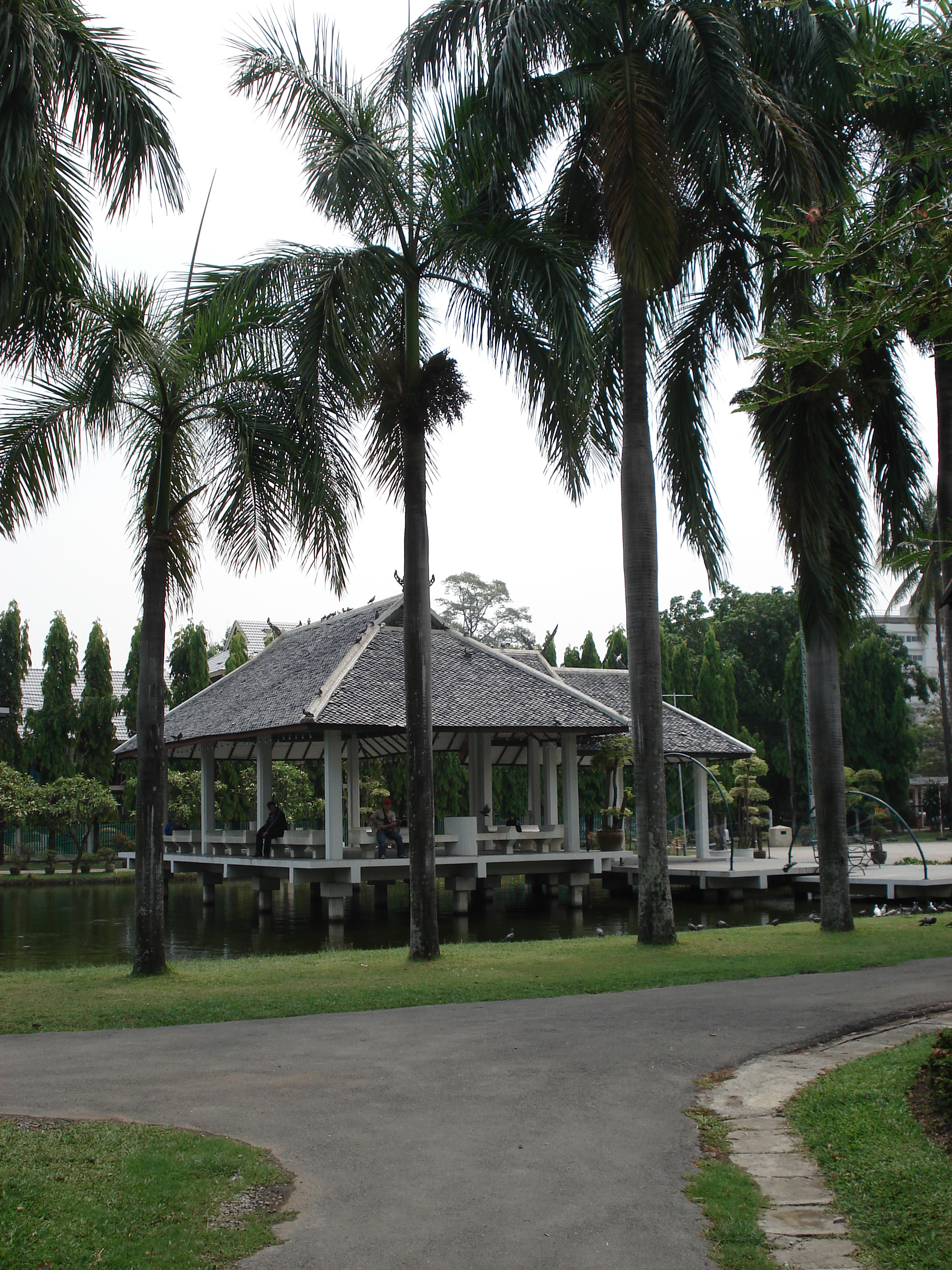 Picture Thailand Chiang Mai Inside Canal Buak Had Park 2006-04 23 - History Buak Had Park