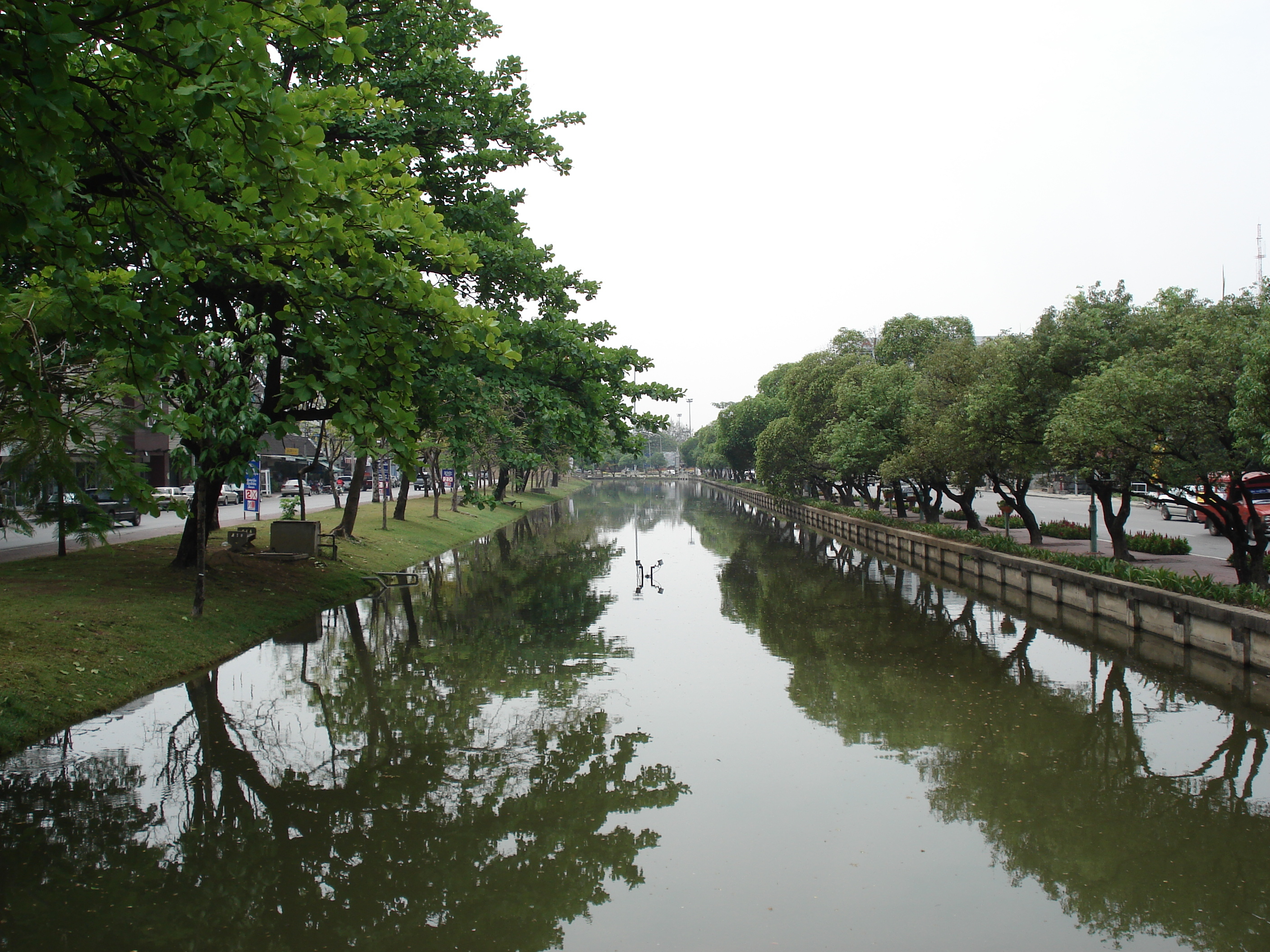 Picture Thailand Chiang Mai Inside Canal Arrak Road(Canal) 2006-04 3 - History Arrak Road(Canal)