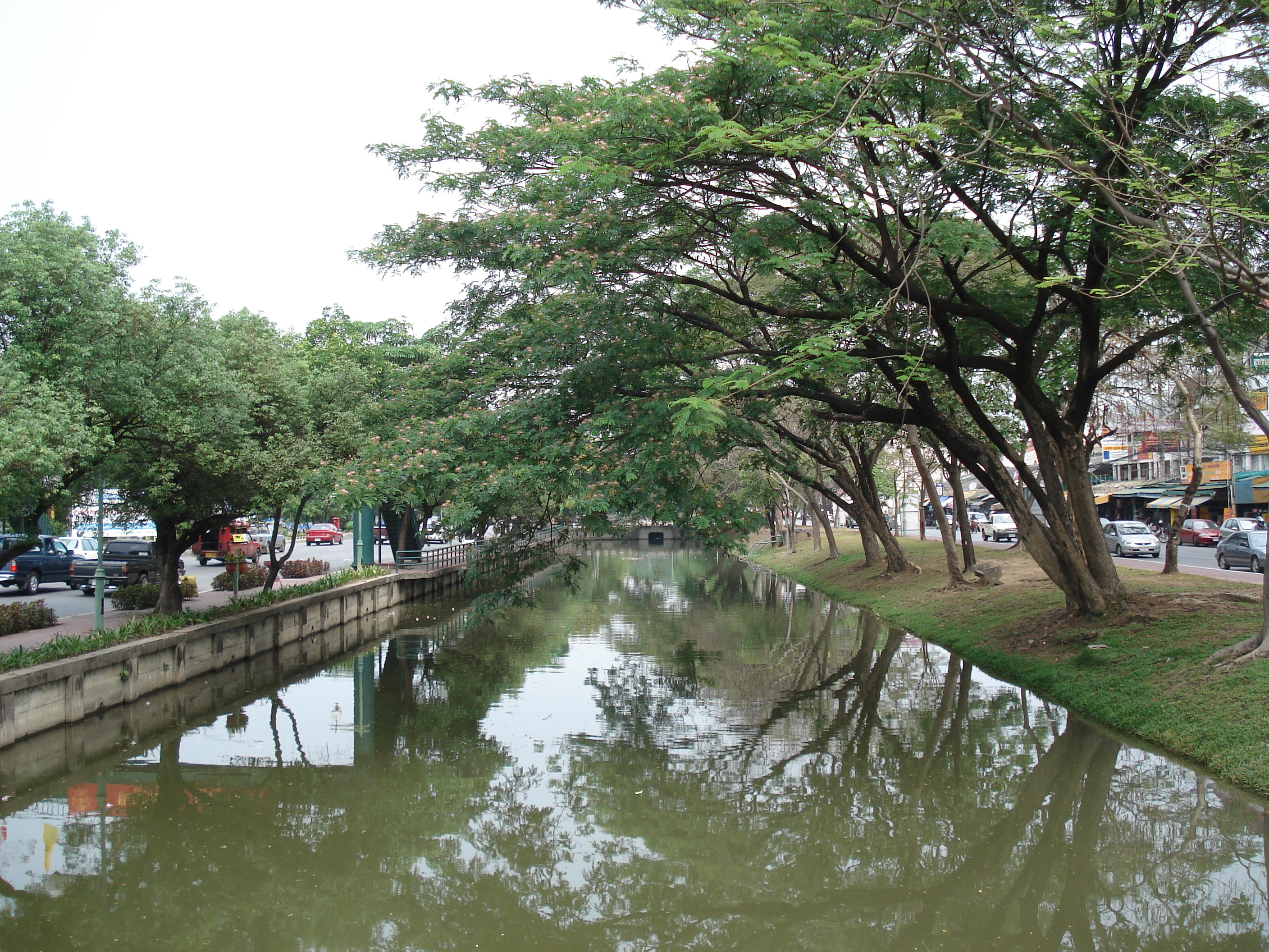 Picture Thailand Chiang Mai Inside Canal Arrak Road(Canal) 2006-04 0 - Center Arrak Road(Canal)