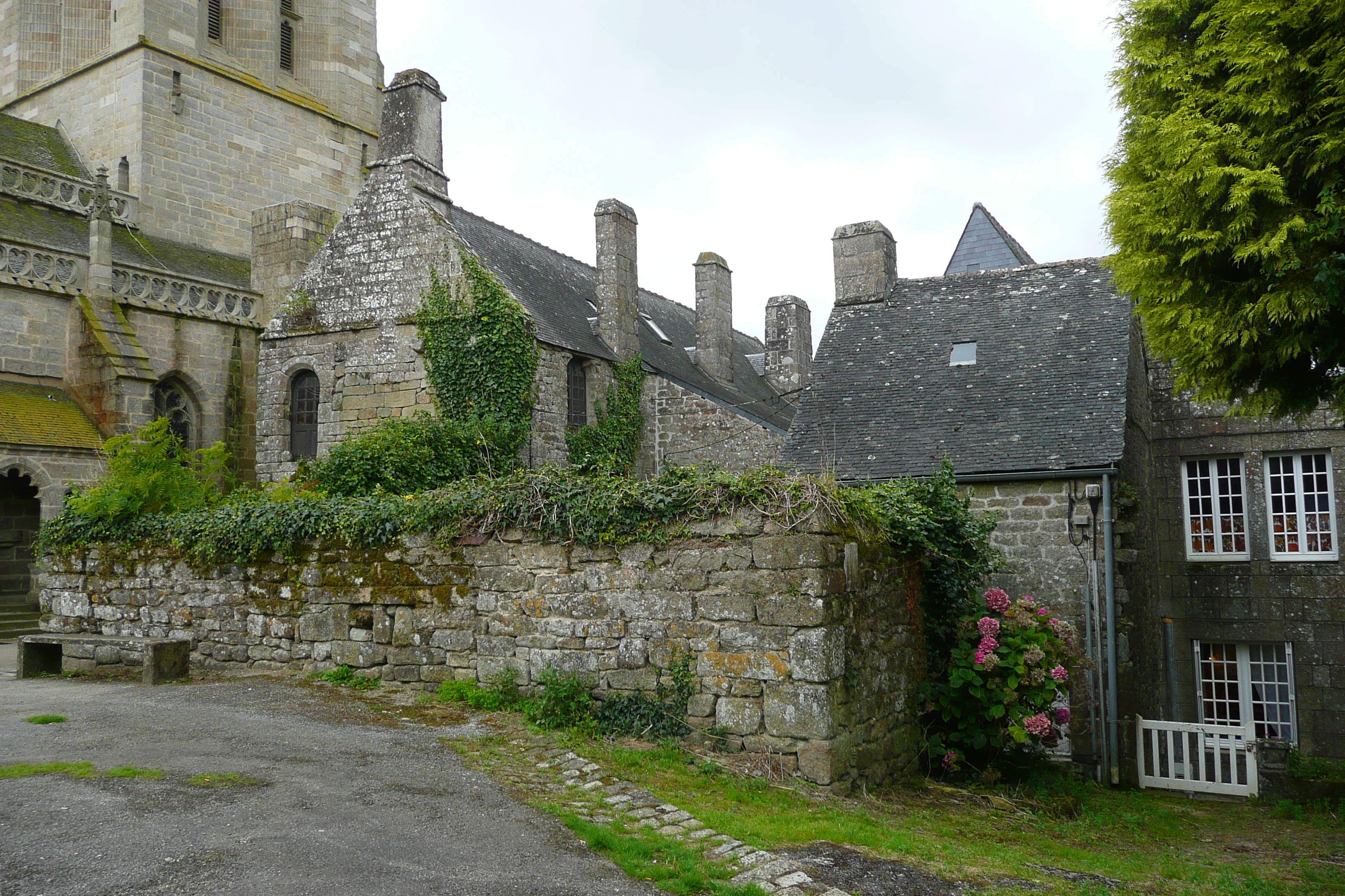 Picture France Locronan 2008-07 53 - Tours Locronan