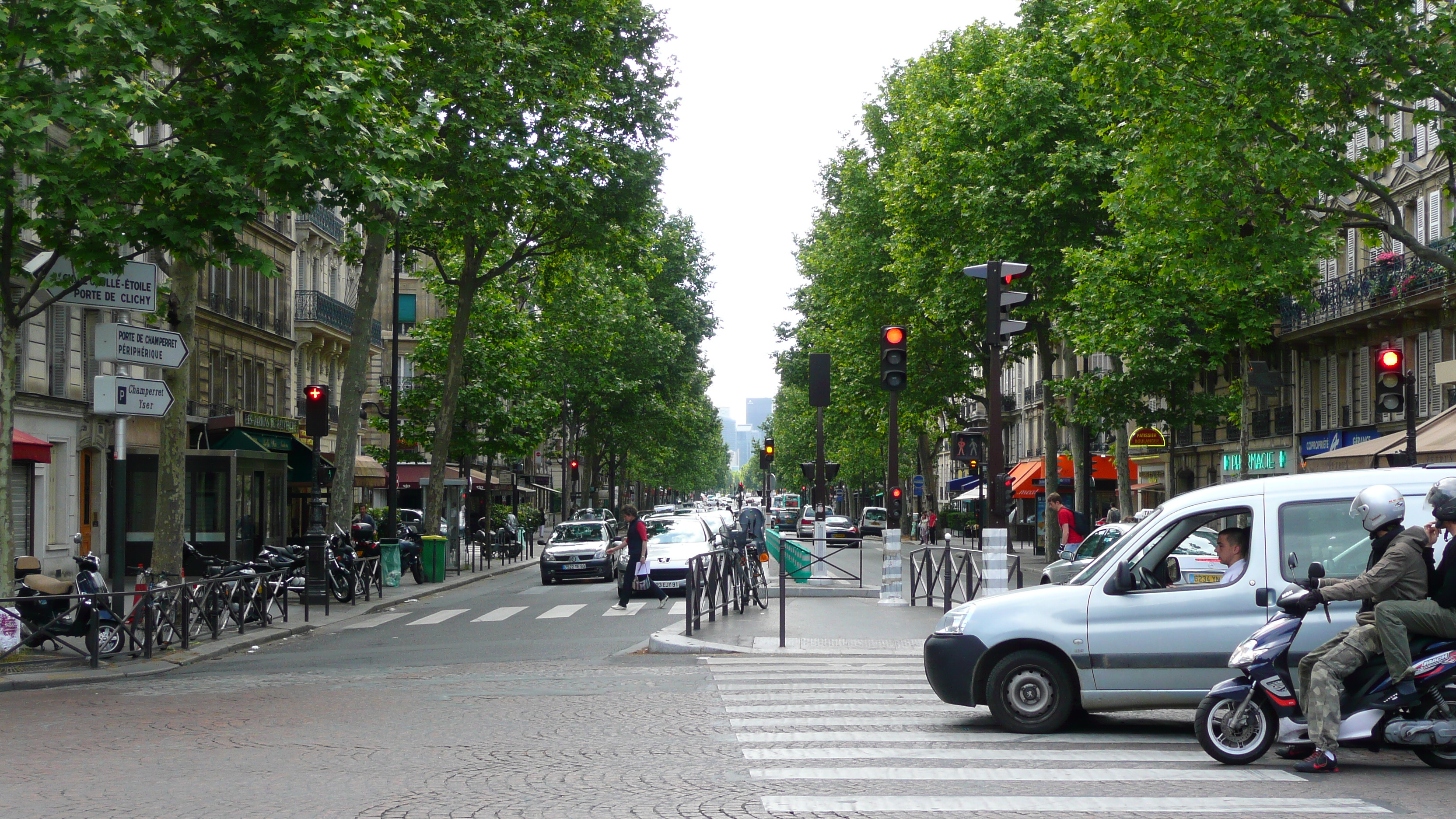 Picture France Paris 17th Arrondissement Place Pereire 2007-05 3 - Center Place Pereire