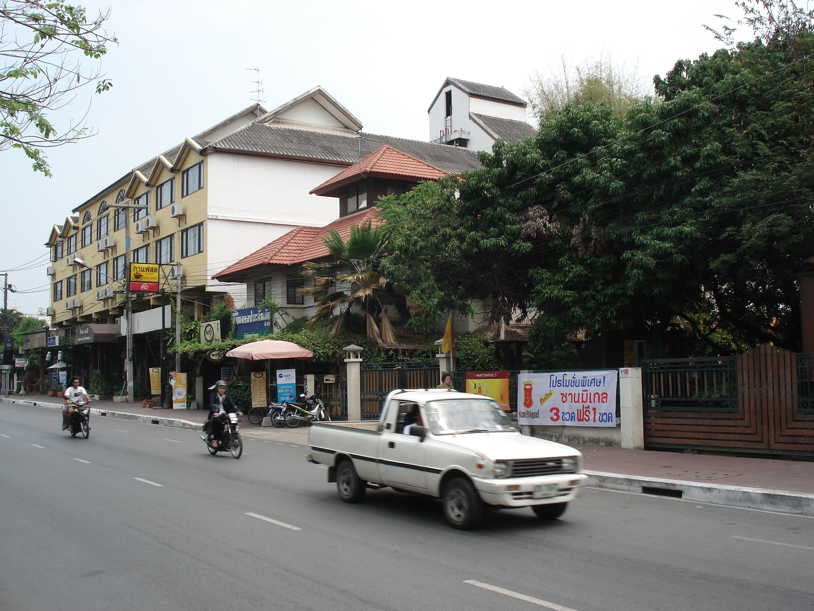 Picture Thailand Chiang Mai Inside Canal Arrak Road(Canal) 2006-04 16 - Center Arrak Road(Canal)