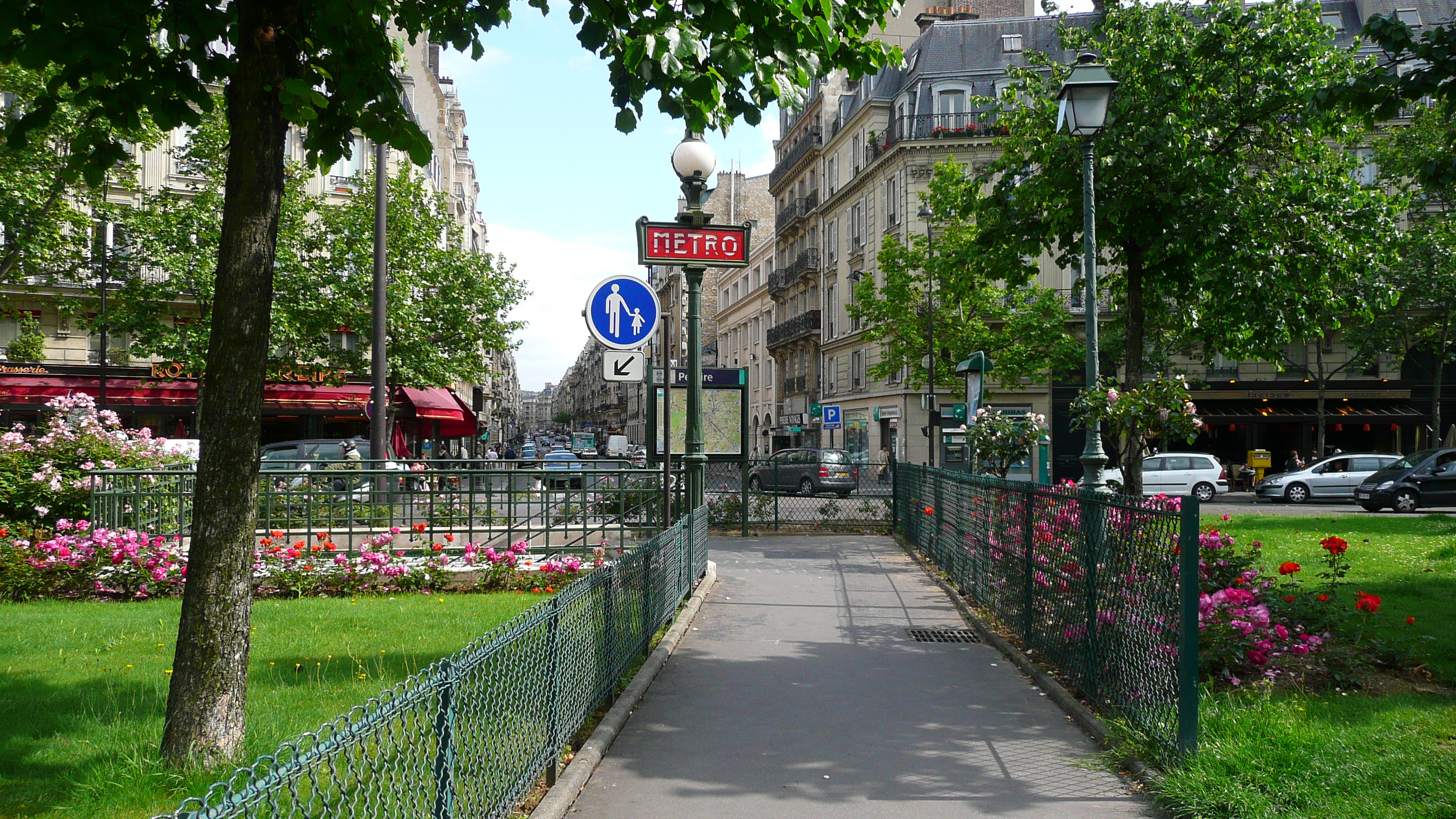 Picture France Paris 17th Arrondissement Place Pereire 2007-05 44 - Center Place Pereire