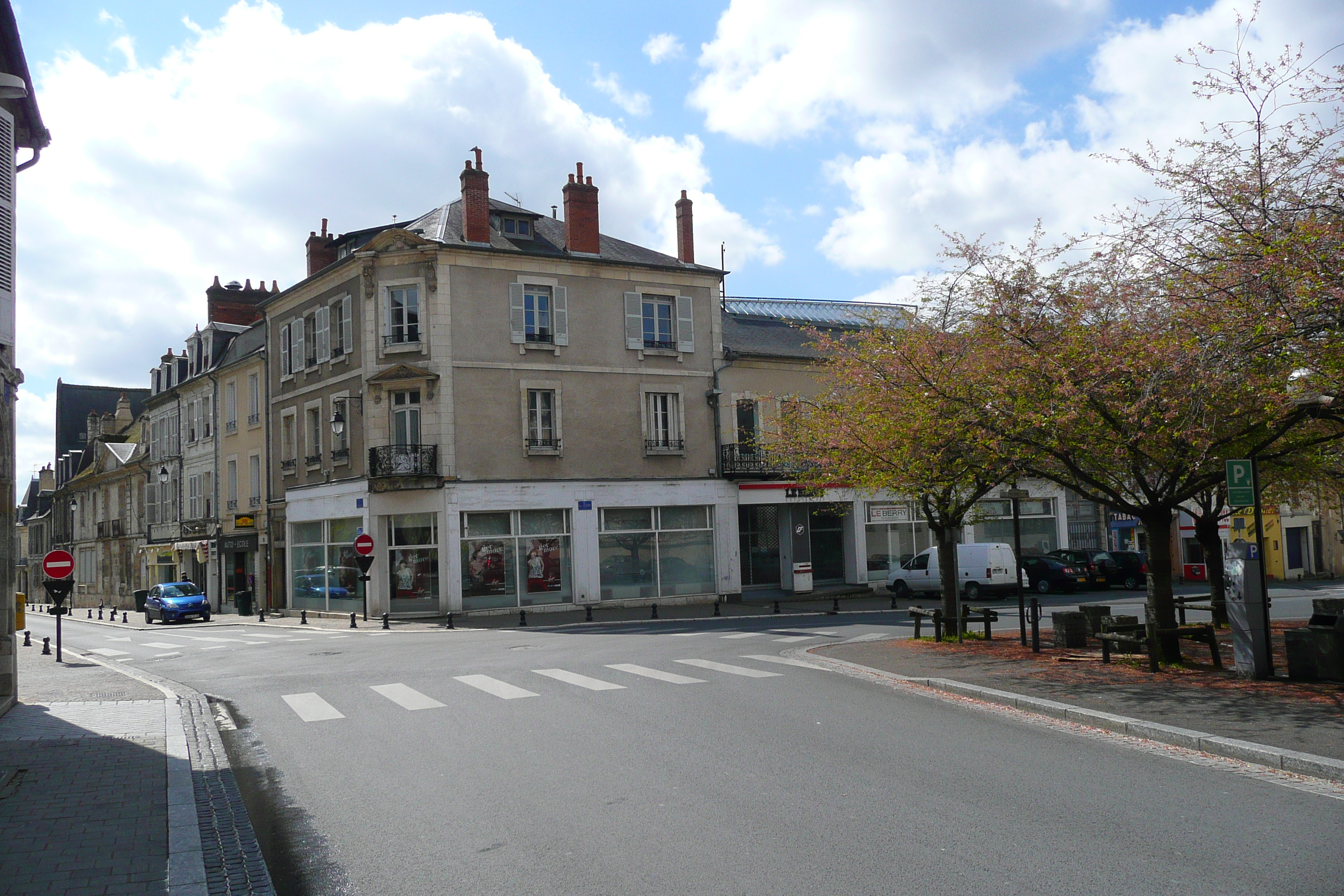 Picture France Bourges 2008-04 26 - Center Bourges