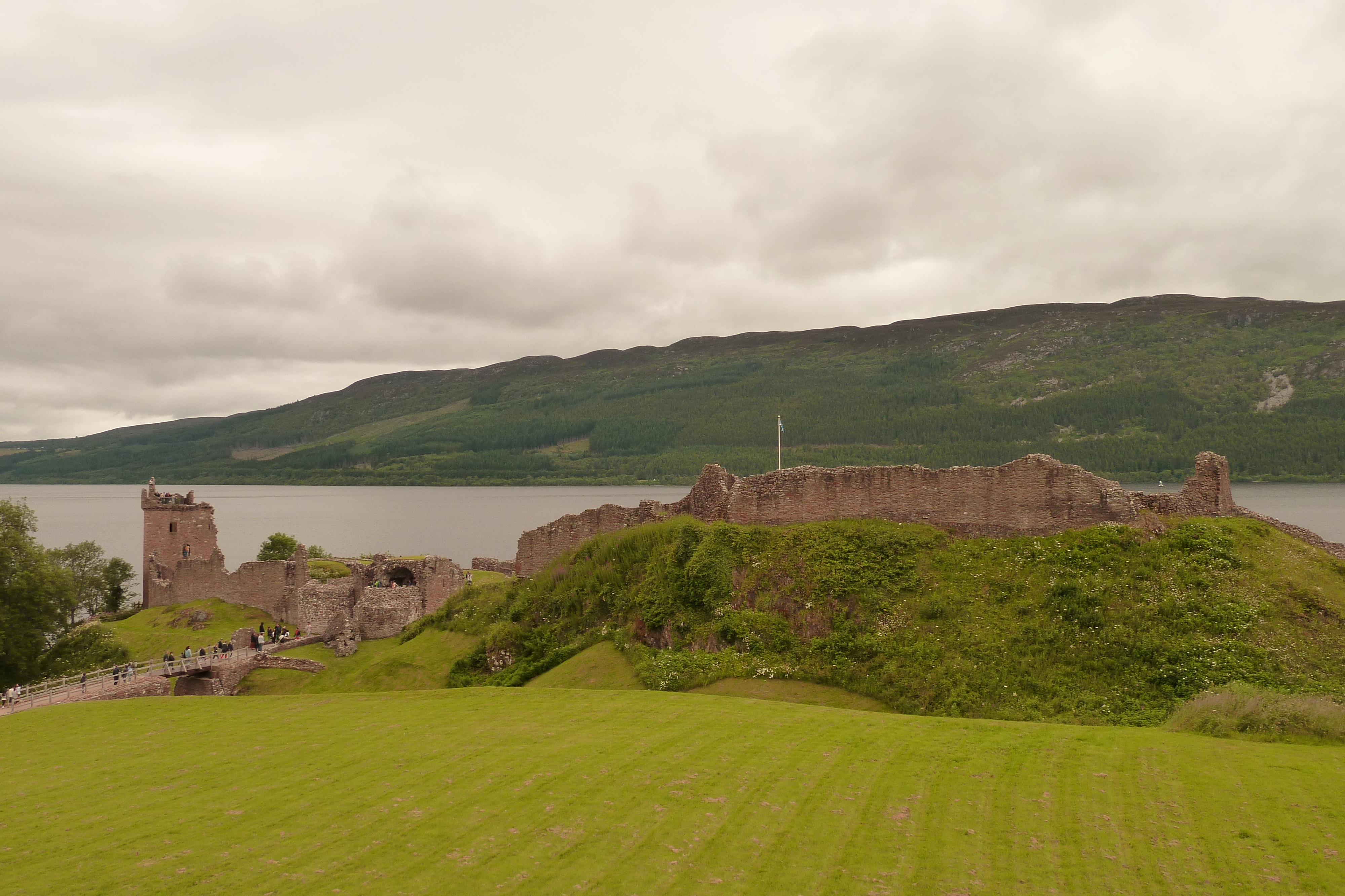 Picture United Kingdom Scotland Urquhart Castle (Loch Ness) 2011-07 25 - Center Urquhart Castle (Loch Ness)