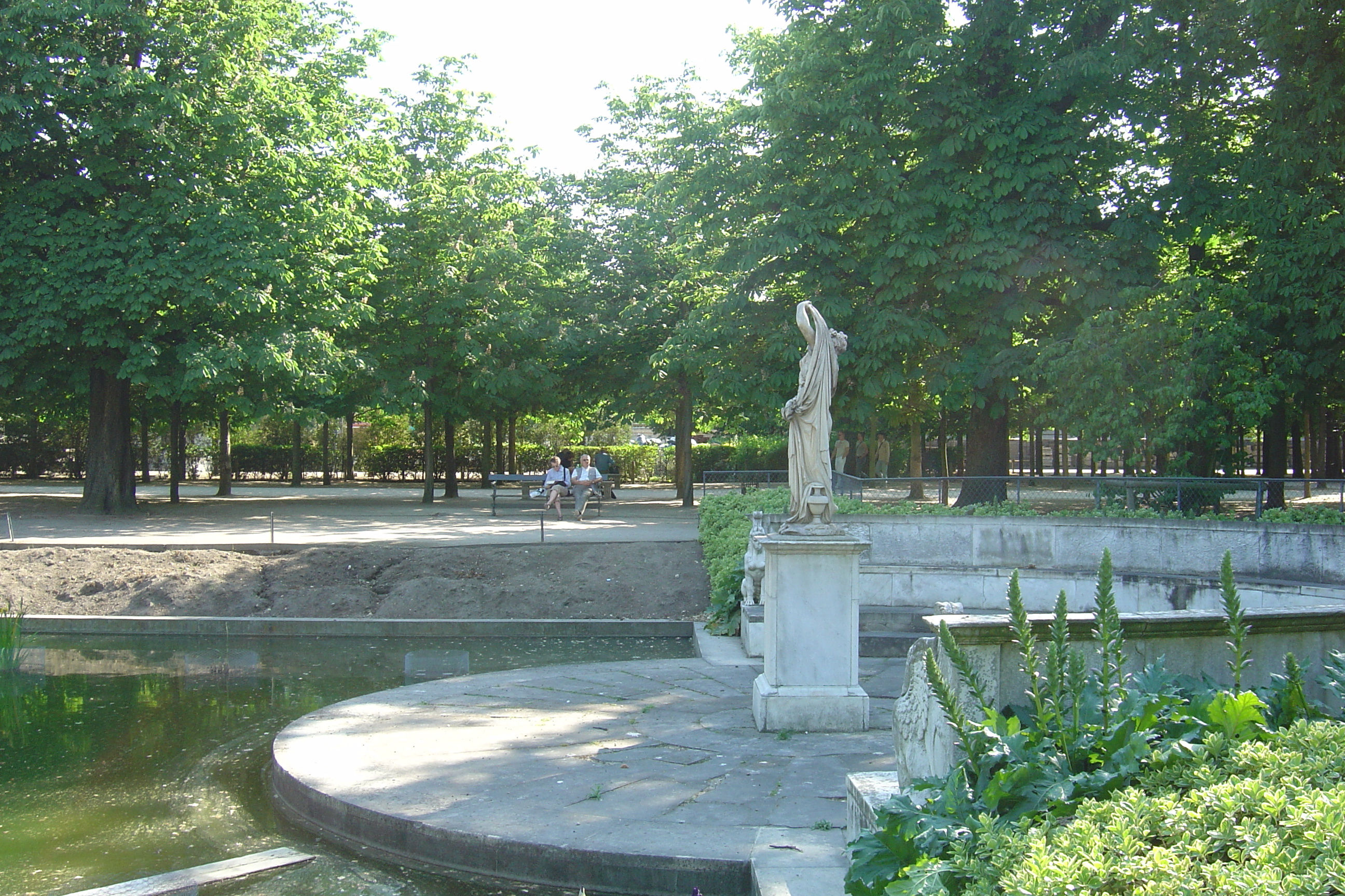 Picture France Paris Garden of Tuileries 2007-05 298 - Center Garden of Tuileries