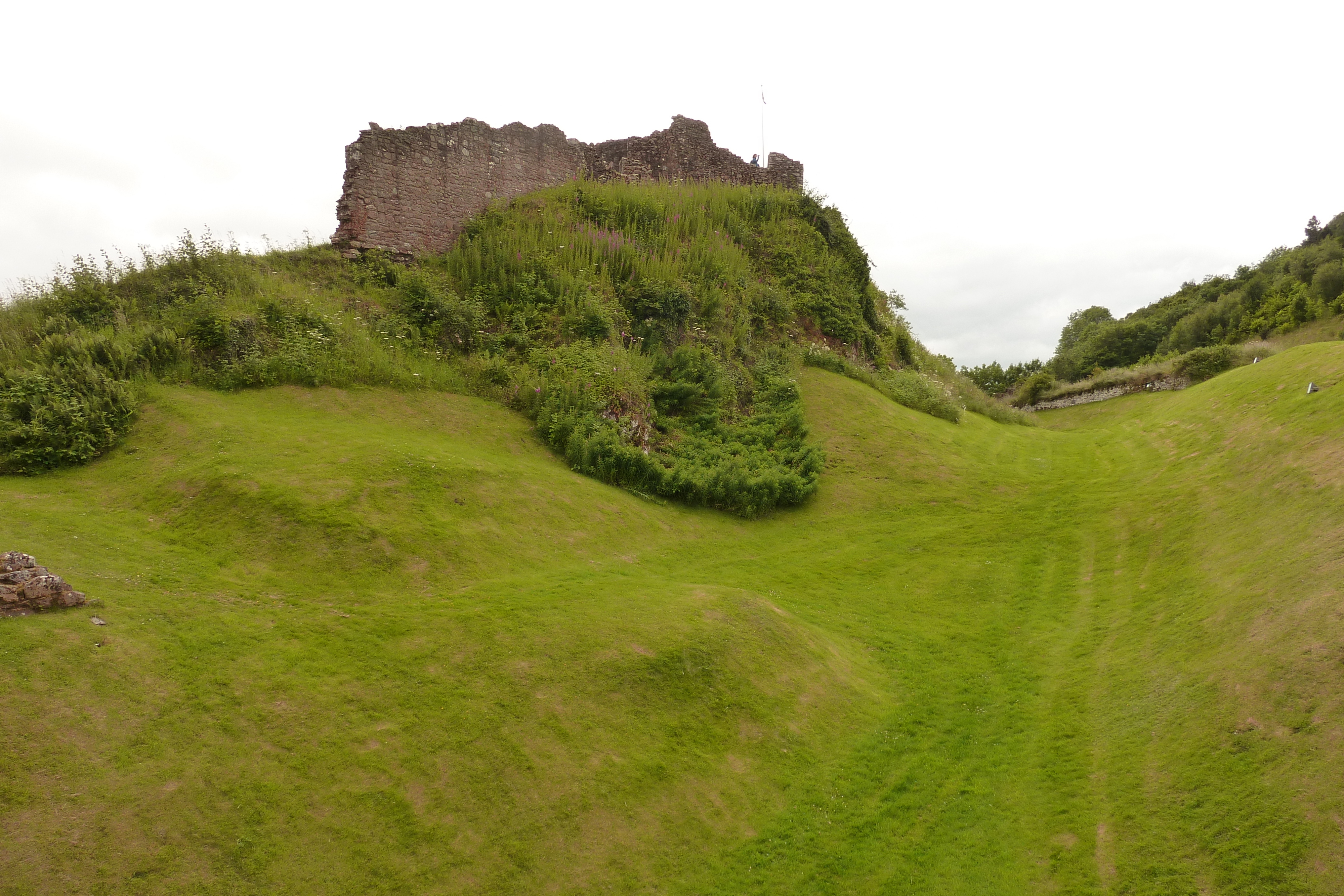 Picture United Kingdom Scotland Urquhart Castle (Loch Ness) 2011-07 32 - Around Urquhart Castle (Loch Ness)