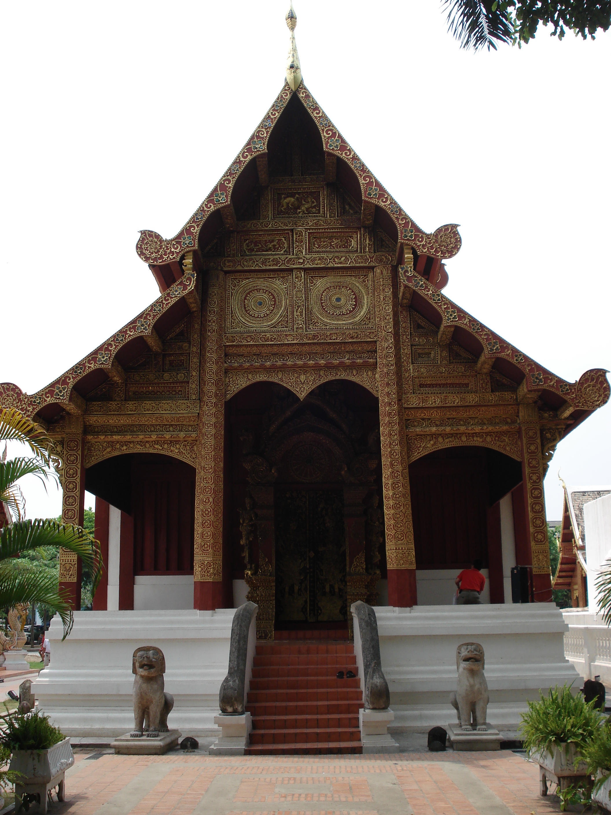 Picture Thailand Chiang Mai Inside Canal Wat Phra Sing temple 2006-04 8 - Discovery Wat Phra Sing temple