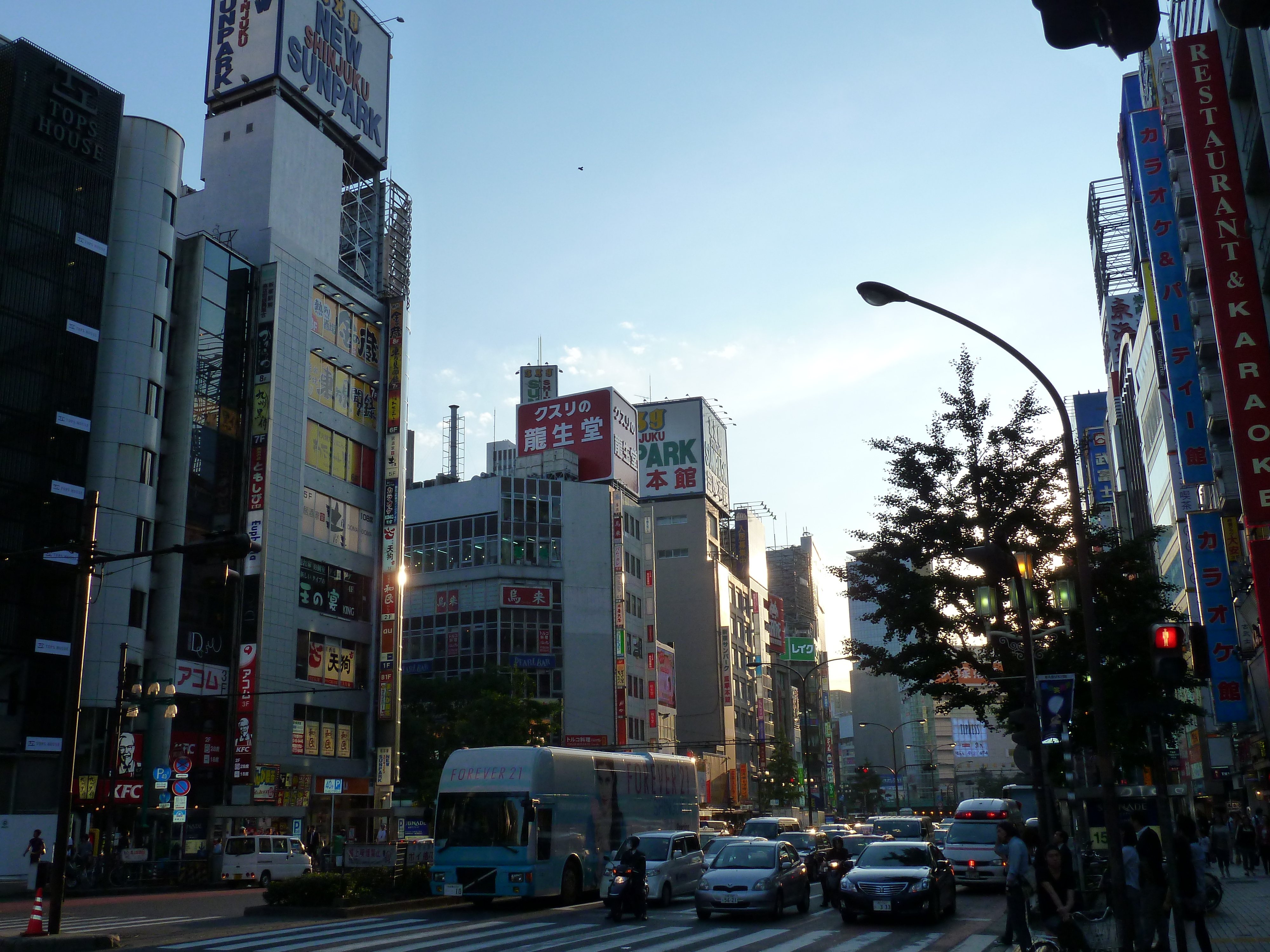 Picture Japan Tokyo Shinjuku 2010-06 76 - Discovery Shinjuku