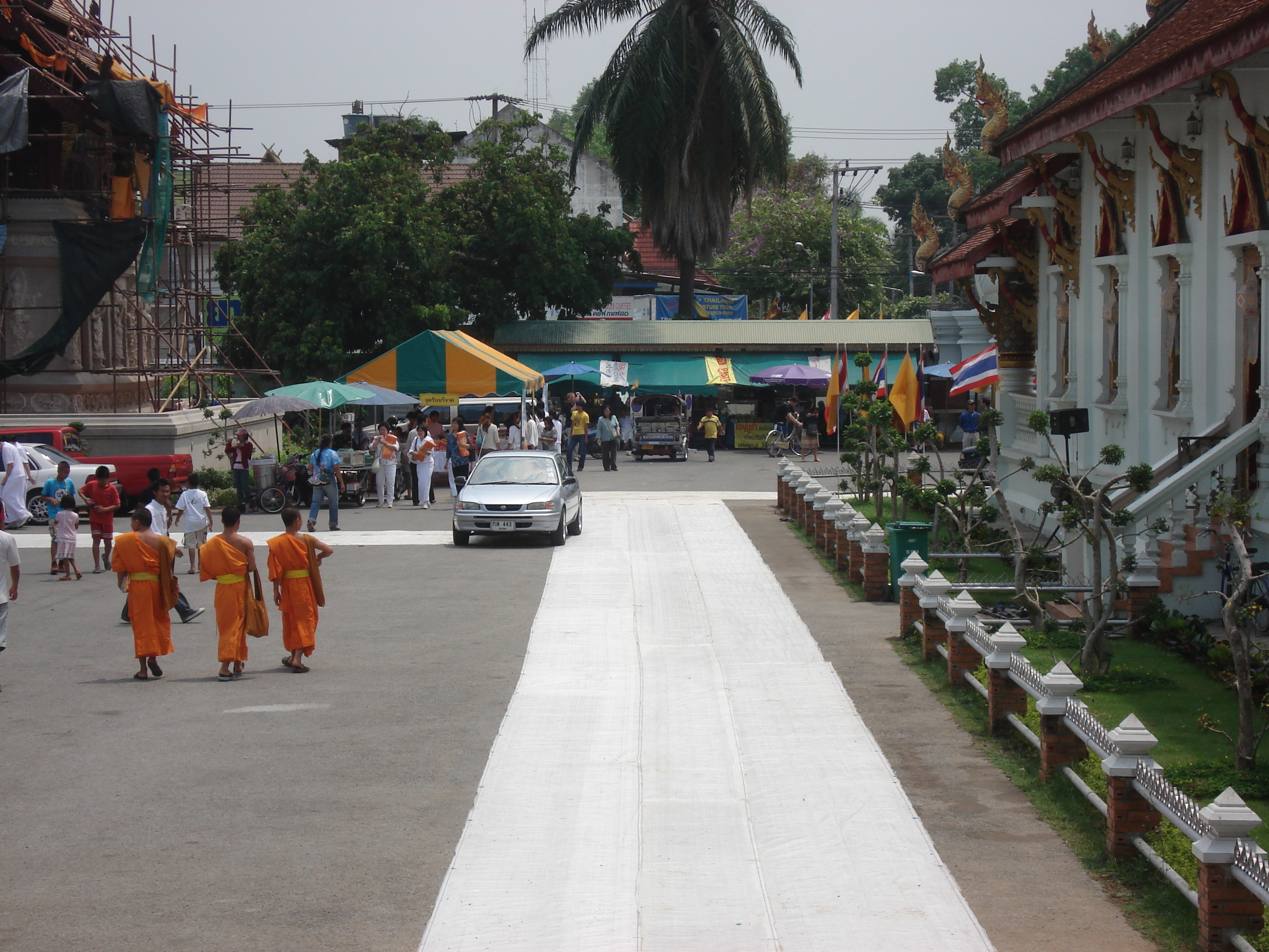 Picture Thailand Chiang Mai Inside Canal Wat Phra Sing temple 2006-04 20 - History Wat Phra Sing temple