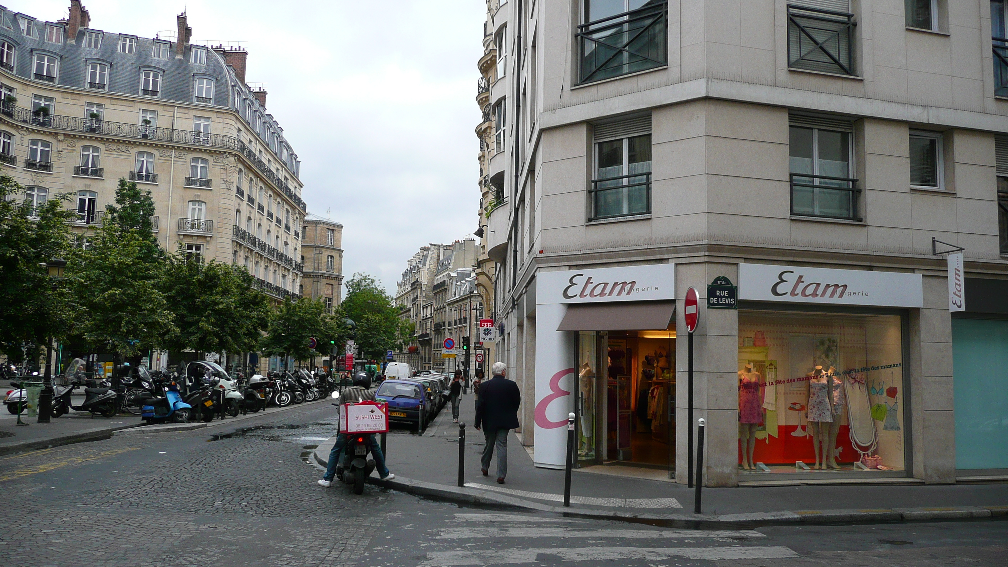 Picture France Paris 17th Arrondissement Rue Levis 2007-05 33 - Around Rue Levis