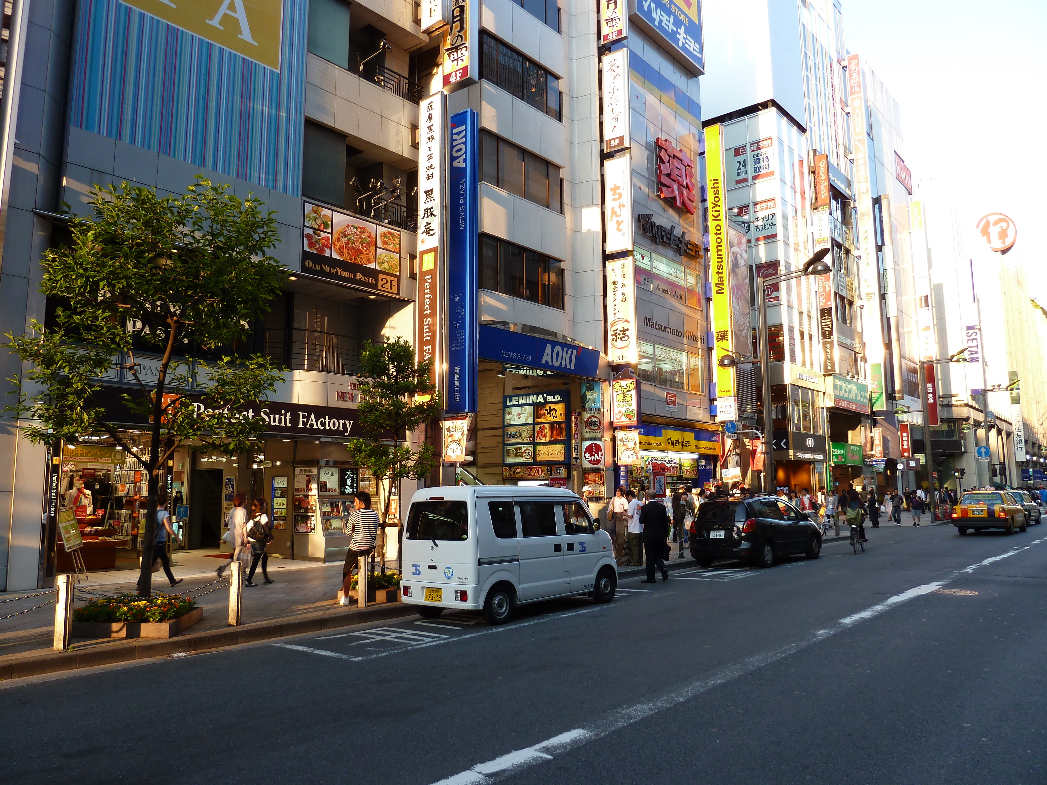 Picture Japan Tokyo Shinjuku 2010-06 55 - Discovery Shinjuku