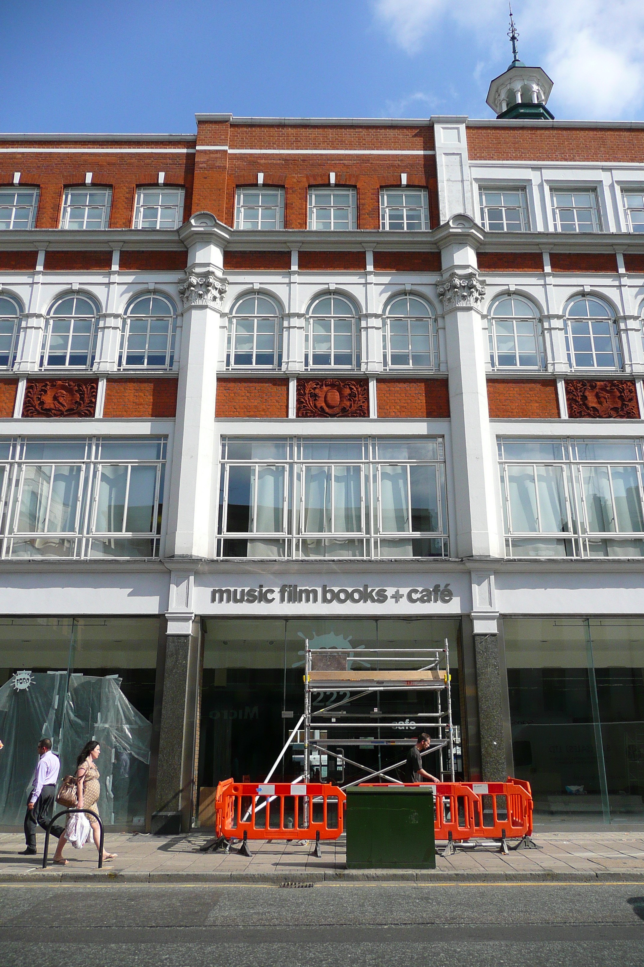 Picture United Kingdom London Tottenham Court Road 2007-09 77 - Discovery Tottenham Court Road