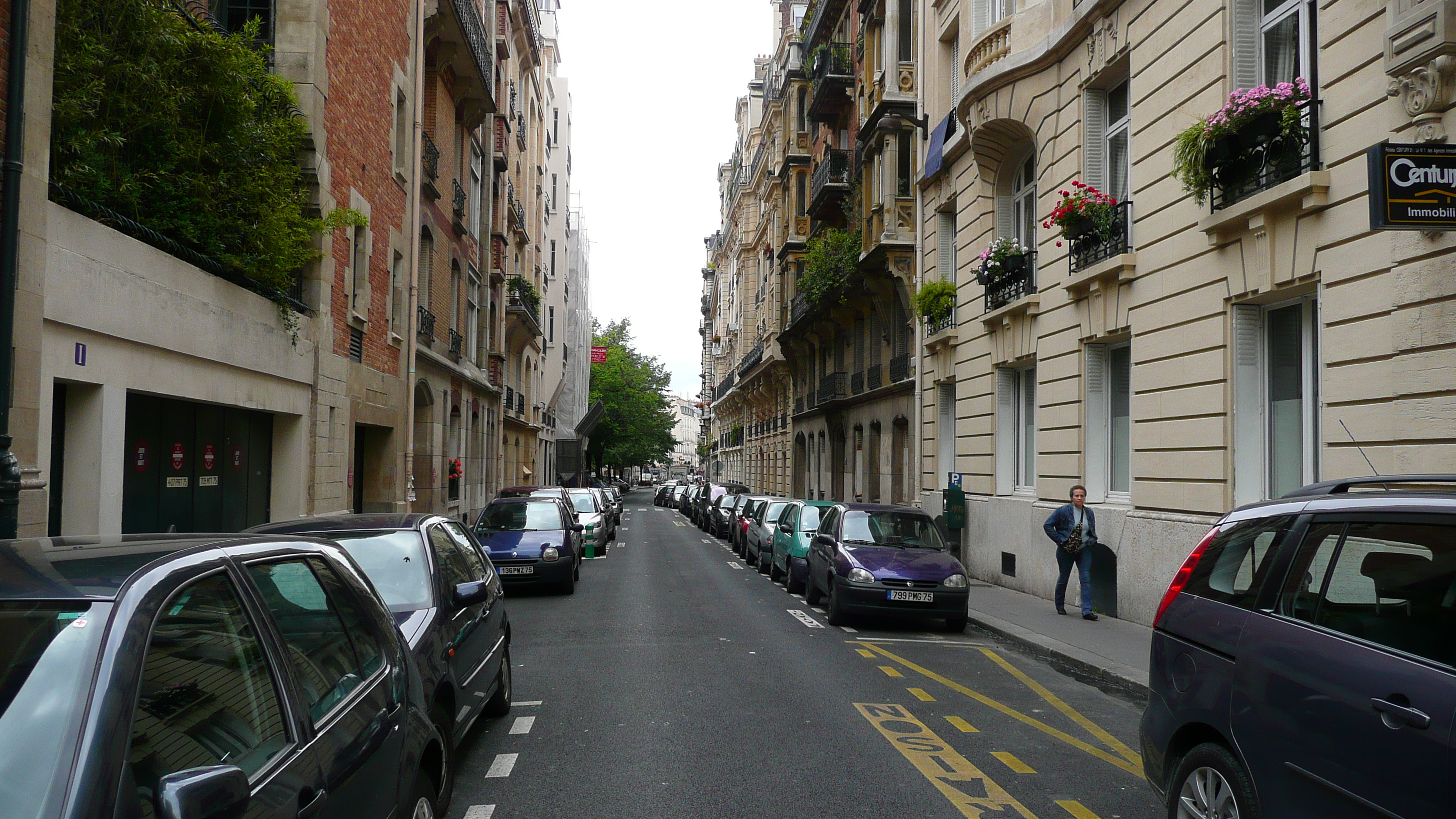 Picture France Paris 17th Arrondissement Rue Levis 2007-05 1 - Center Rue Levis