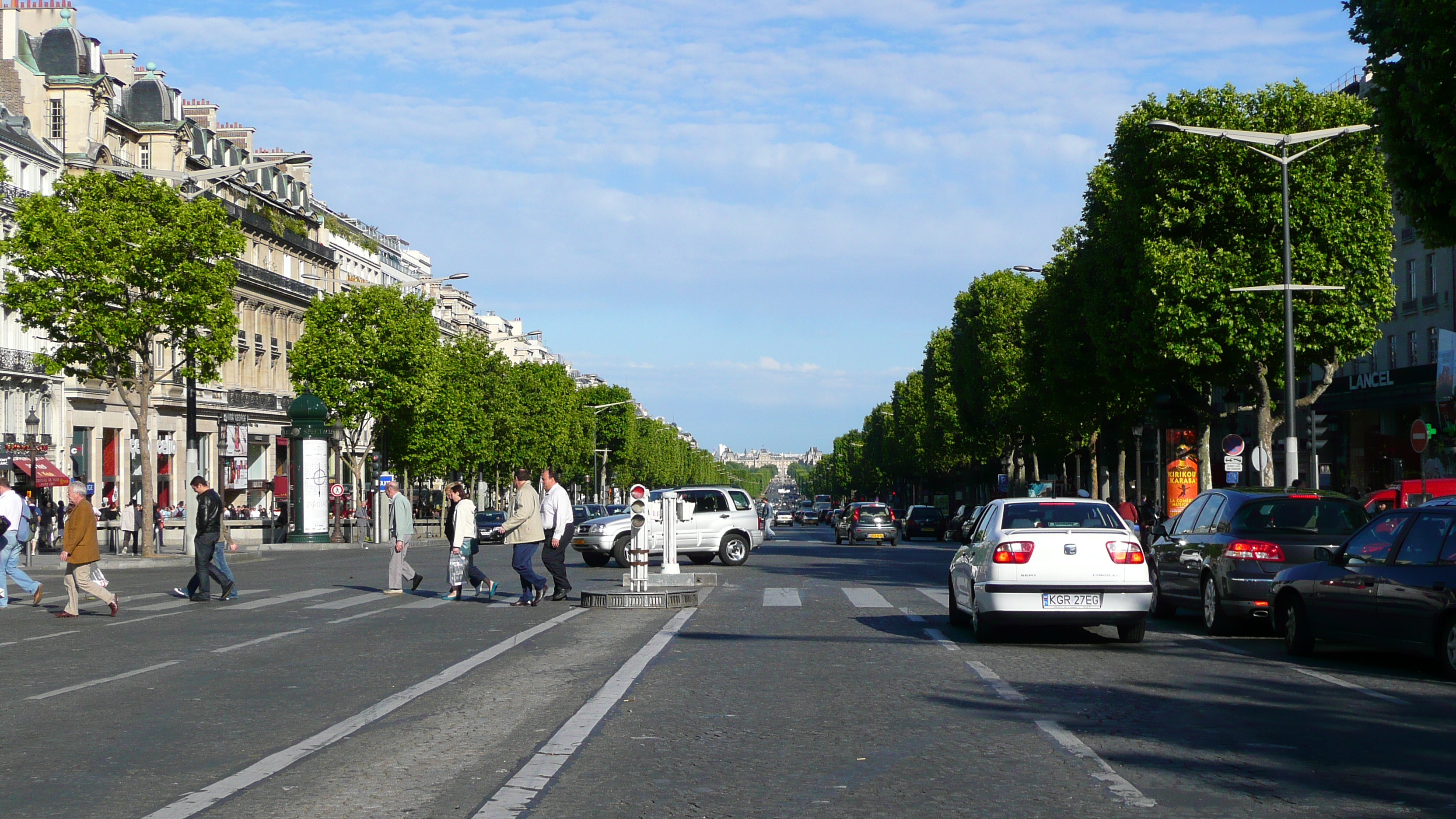 Picture France Paris Etoile and Arc de Triomphe 2007-05 95 - Center Etoile and Arc de Triomphe