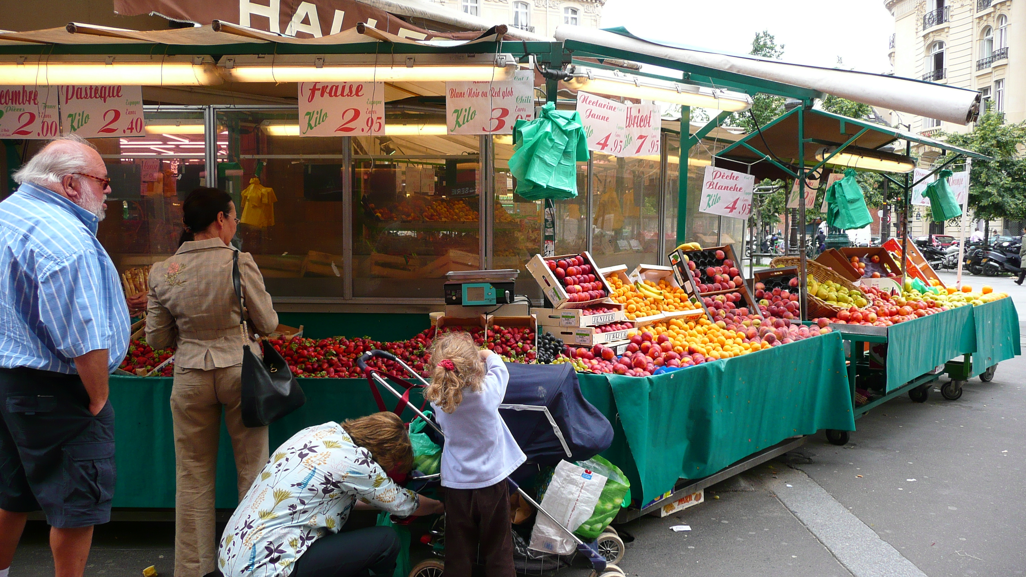 Picture France Paris 17th Arrondissement Rue Levis 2007-05 17 - Tours Rue Levis