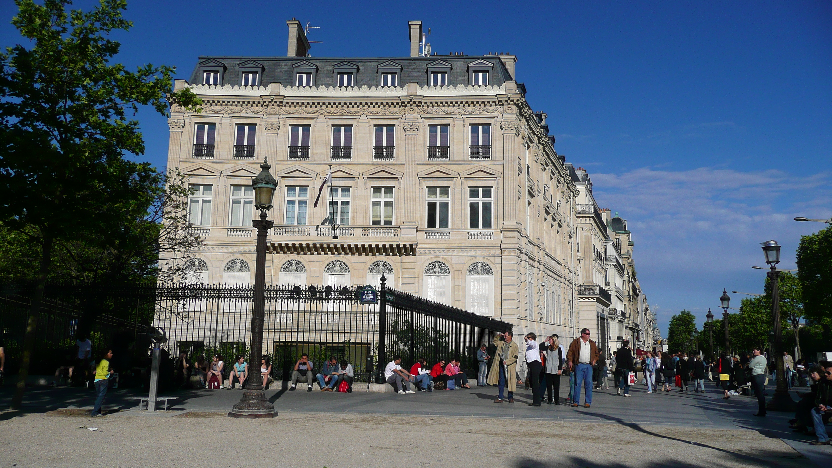 Picture France Paris Etoile and Arc de Triomphe 2007-05 38 - Tours Etoile and Arc de Triomphe