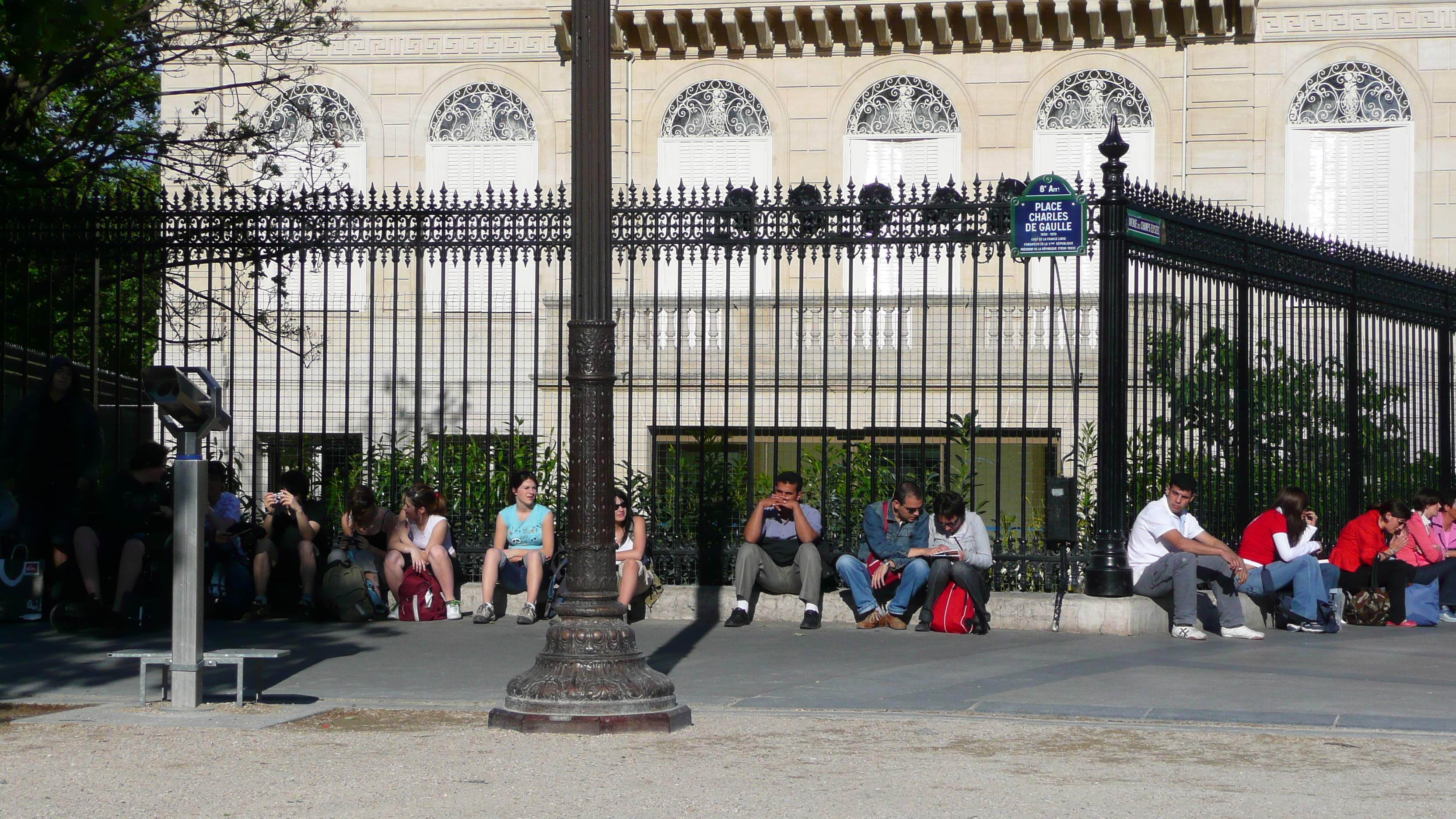 Picture France Paris Etoile and Arc de Triomphe 2007-05 28 - Around Etoile and Arc de Triomphe