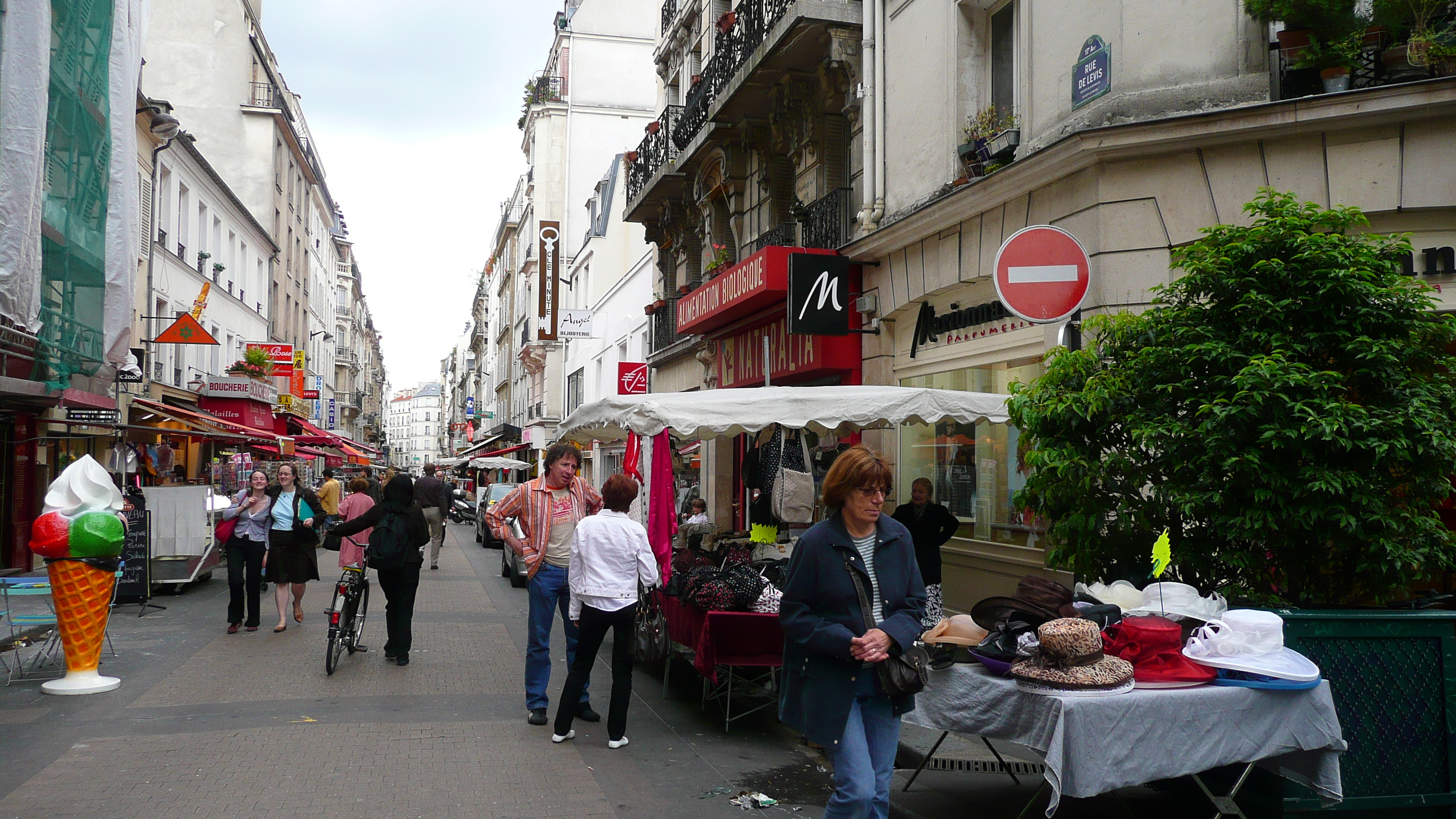 Picture France Paris 17th Arrondissement Rue Levis 2007-05 9 - Journey Rue Levis