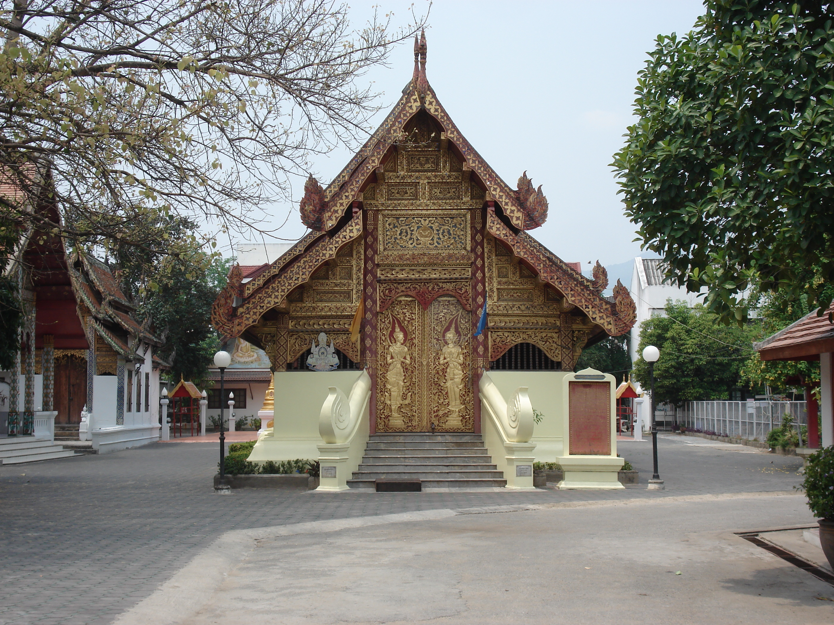 Picture Thailand Chiang Mai Inside Canal Wat Mun Ngeun Khong temple 2006-04 7 - History Wat Mun Ngeun Khong temple