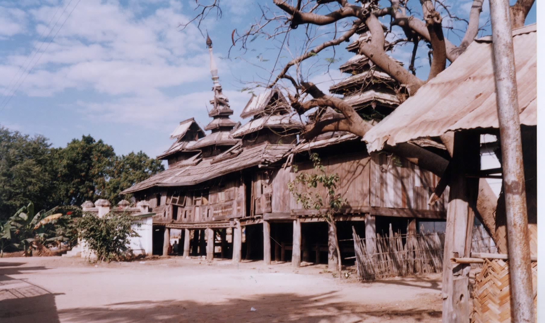 Picture Myanmar Mandalay 1998-01 6 - Discovery Mandalay