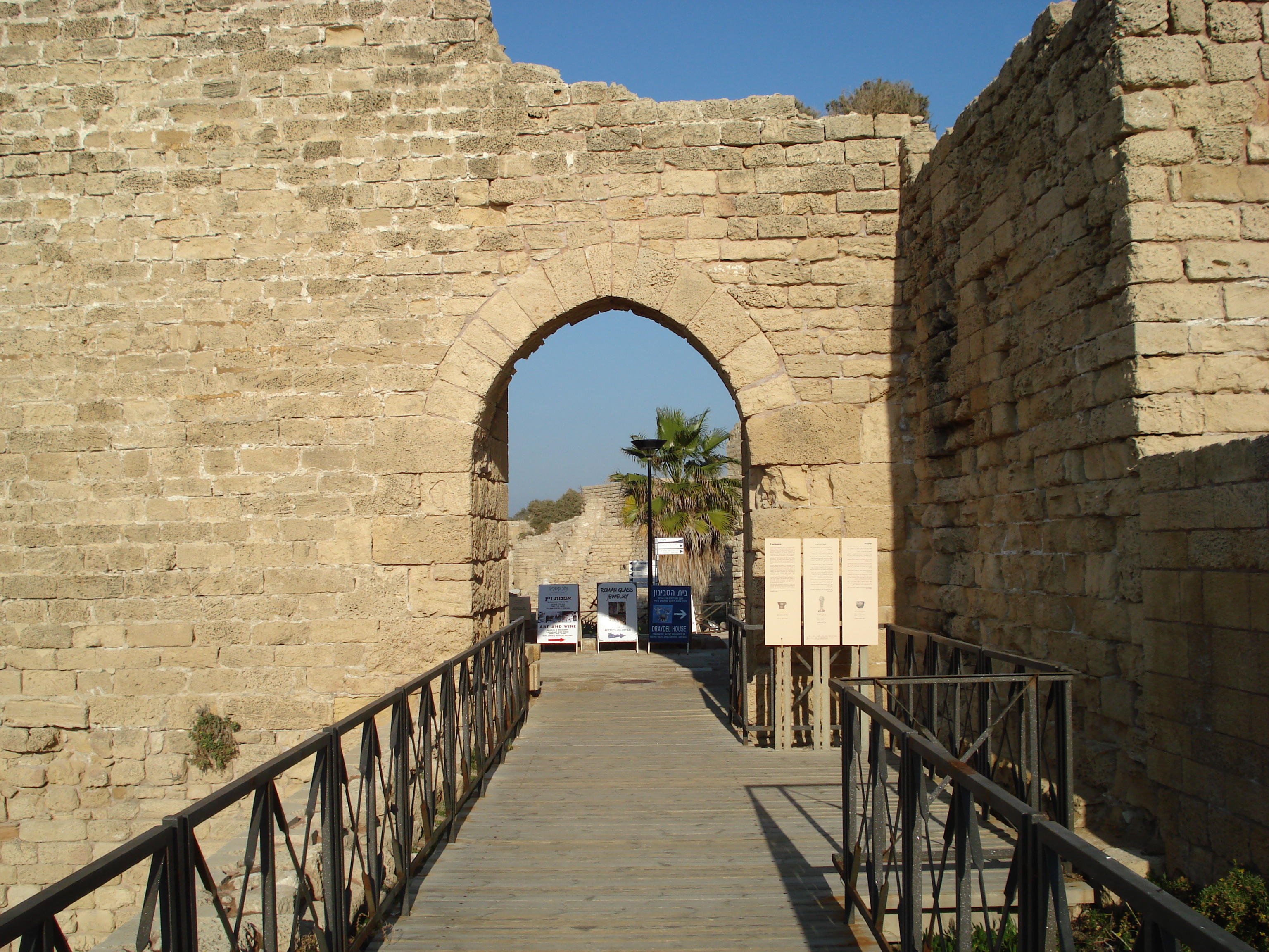 Picture Israel Caesarea 2006-12 201 - Discovery Caesarea