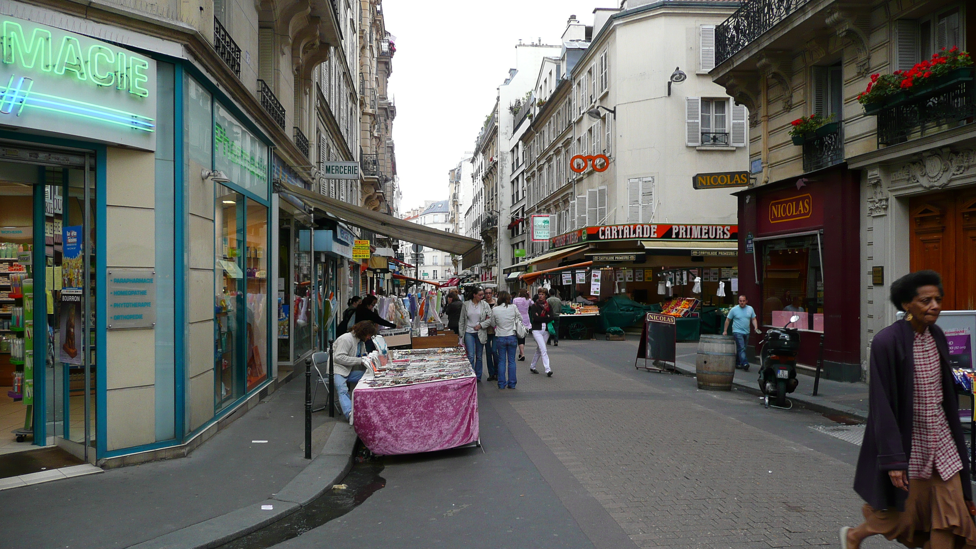 Picture France Paris 17th Arrondissement Rue Levis 2007-05 8 - Around Rue Levis