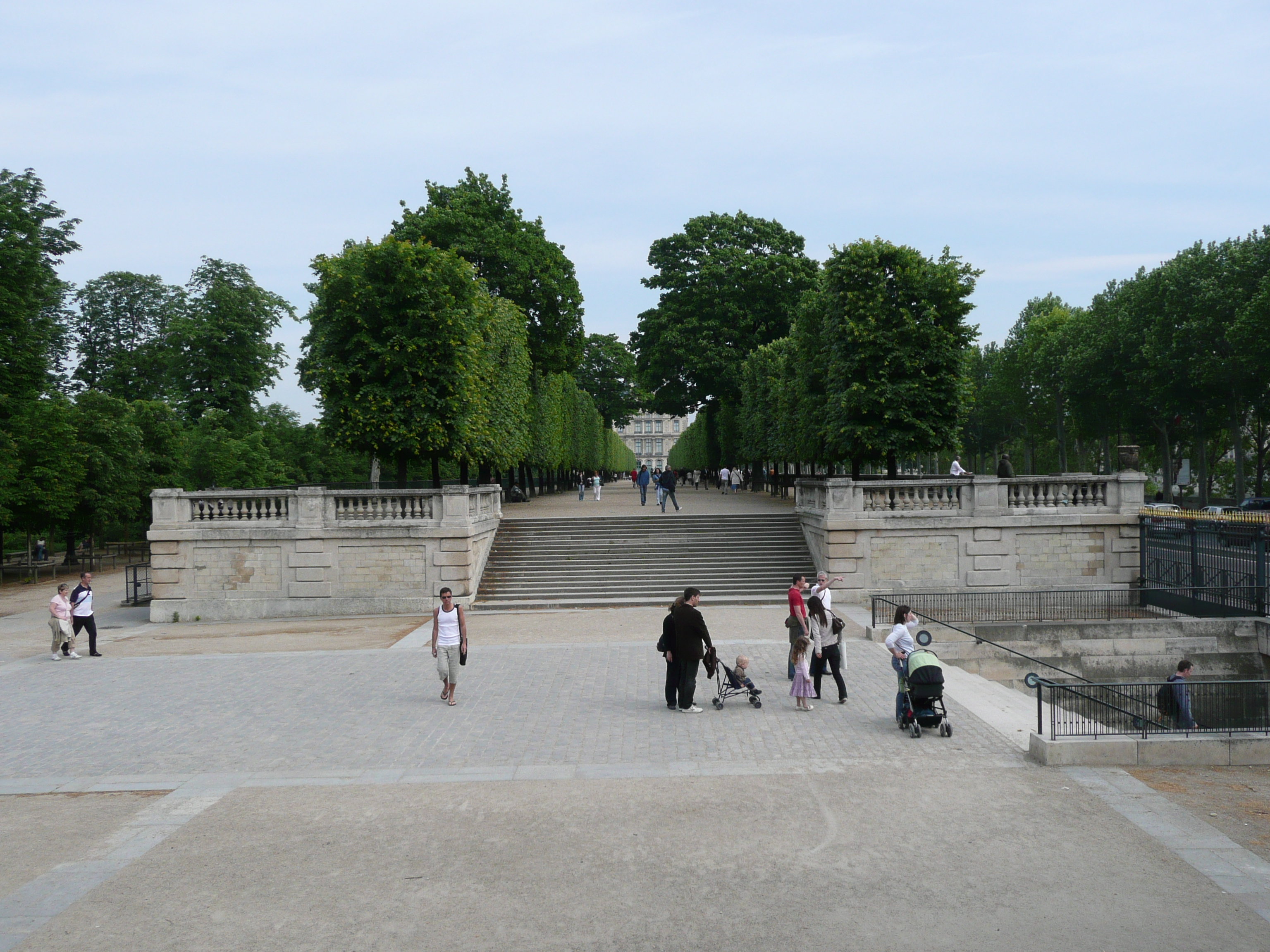 Picture France Paris Garden of Tuileries 2007-05 141 - Journey Garden of Tuileries