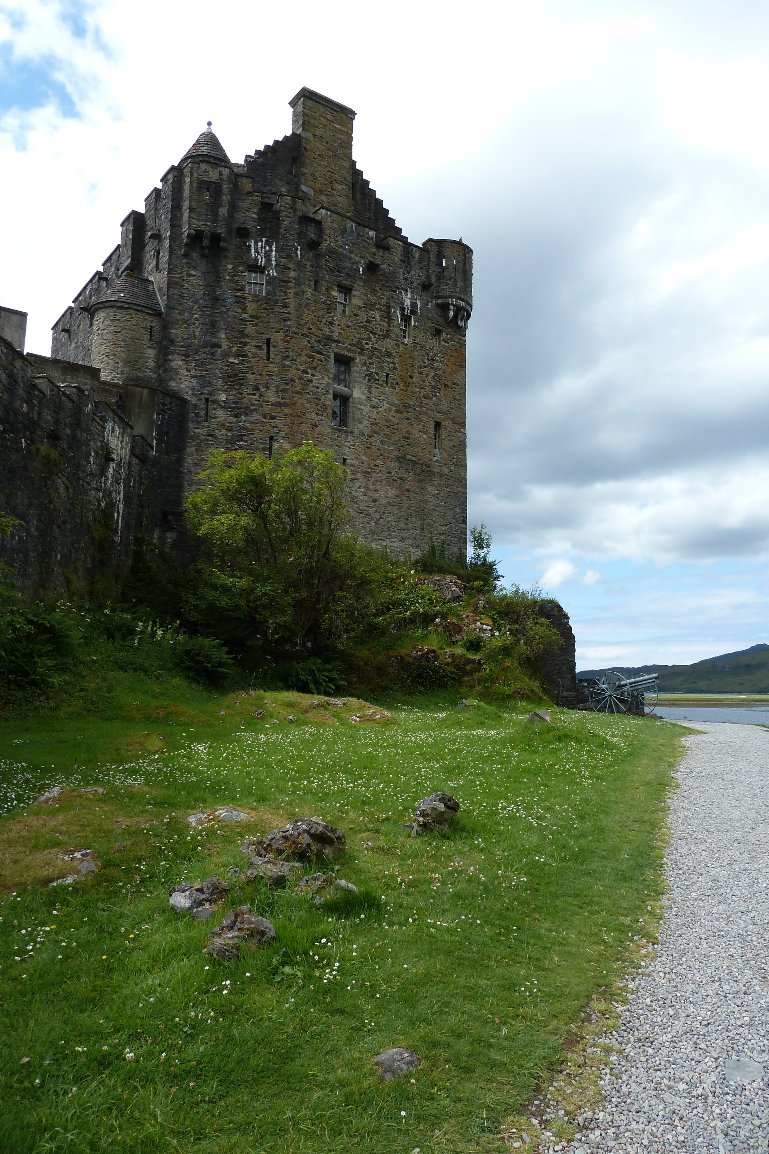 Picture United Kingdom Scotland Eilean Donan Castle 2011-07 24 - Tours Eilean Donan Castle