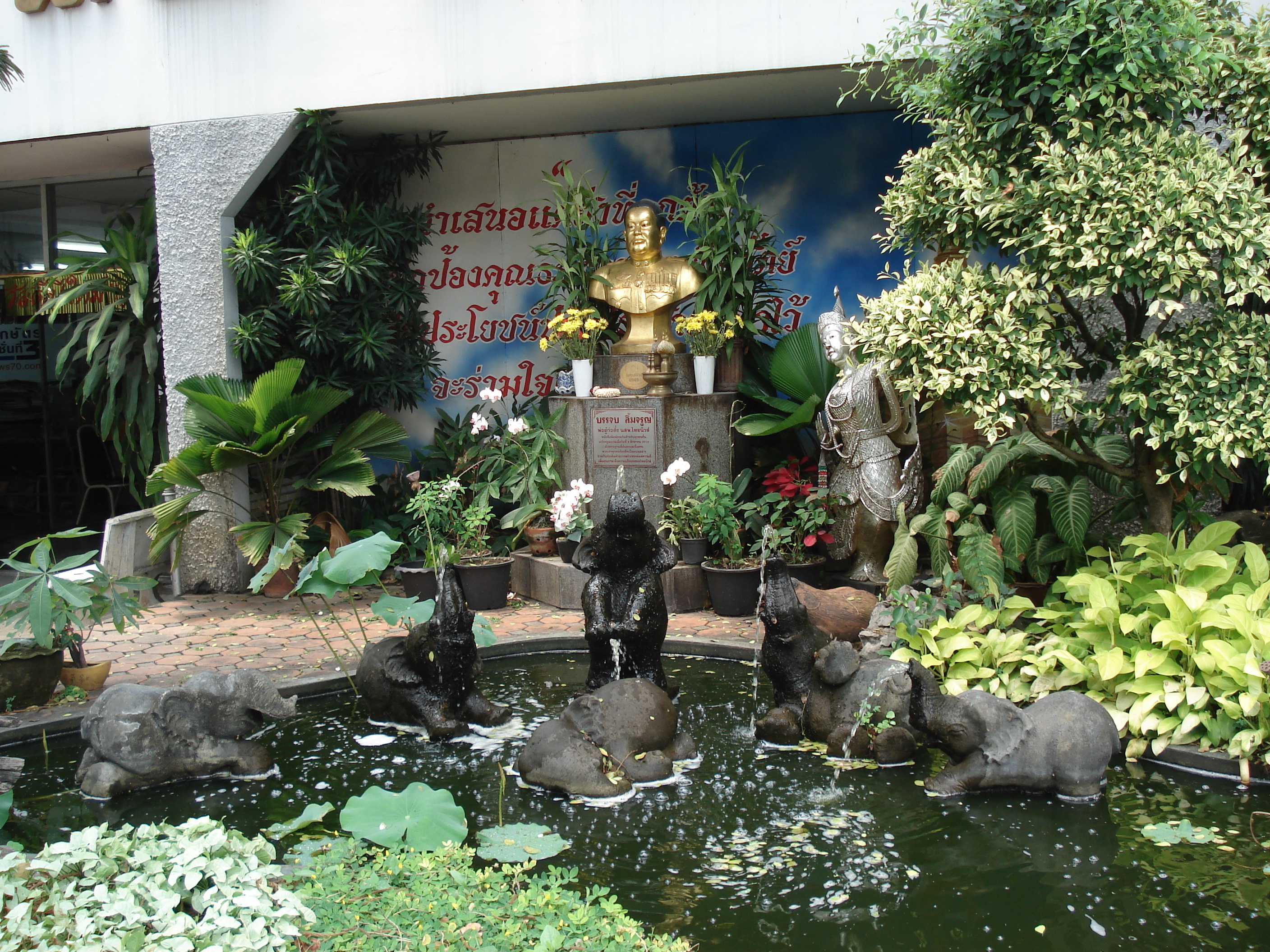 Picture Thailand Chiang Mai Inside Canal Sam Larn 2006-04 23 - Tour Sam Larn