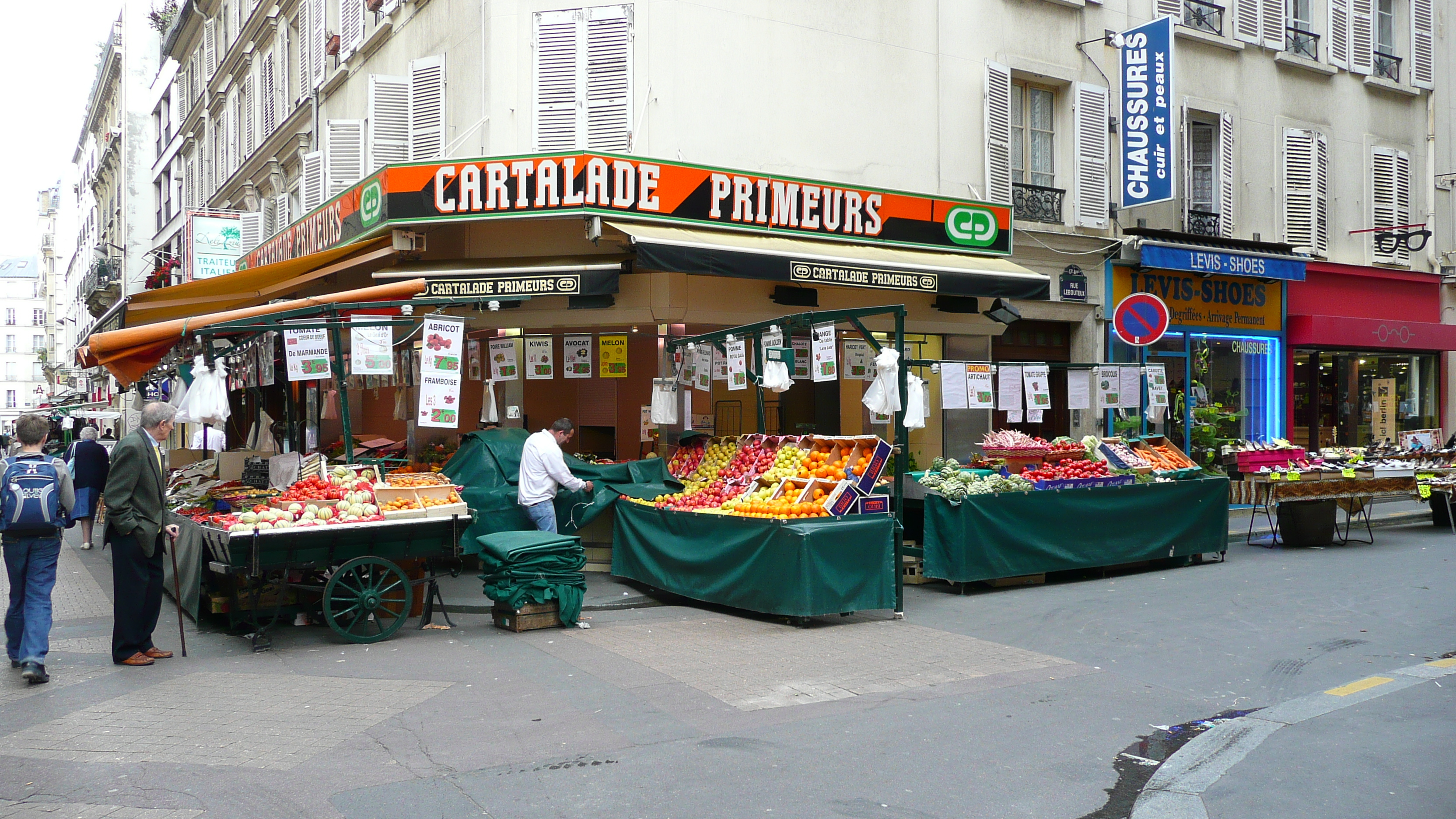 Picture France Paris 17th Arrondissement Rue Levis 2007-05 49 - Center Rue Levis