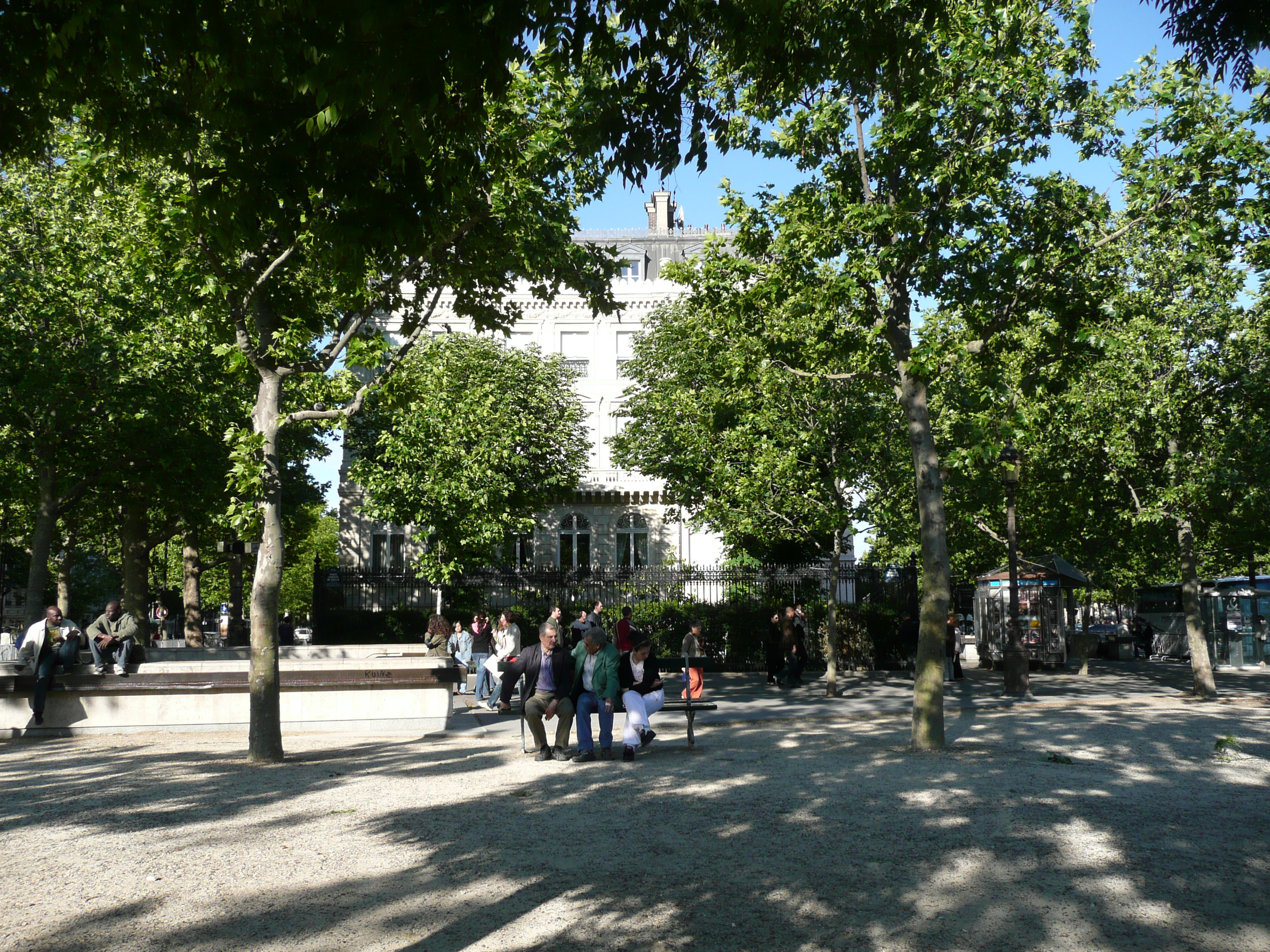 Picture France Paris Etoile and Arc de Triomphe 2007-05 93 - Around Etoile and Arc de Triomphe