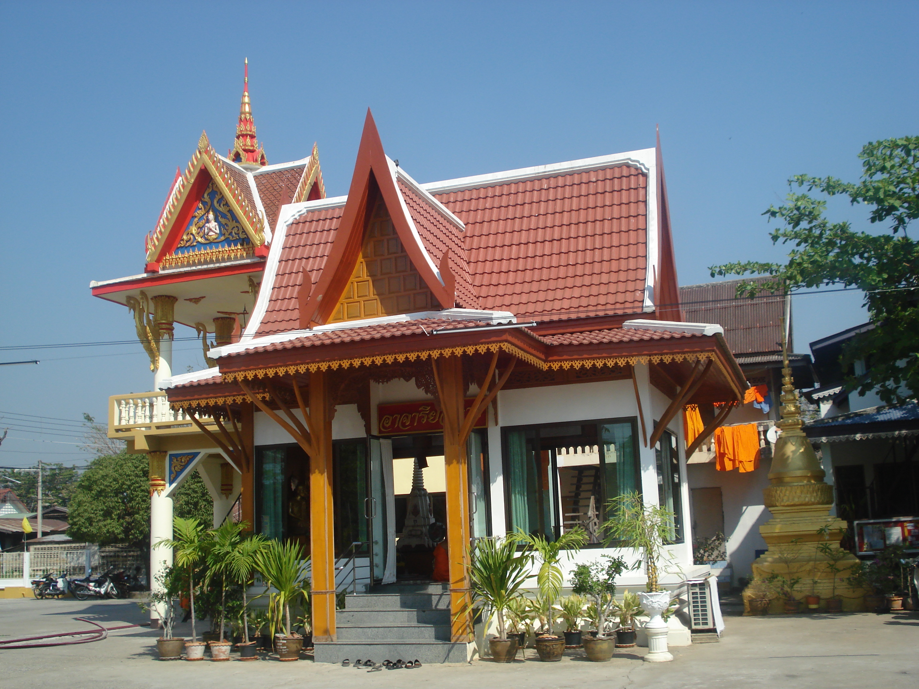 Picture Thailand Phitsanulok Wat Kuhasawan 2008-01 28 - Recreation Wat Kuhasawan