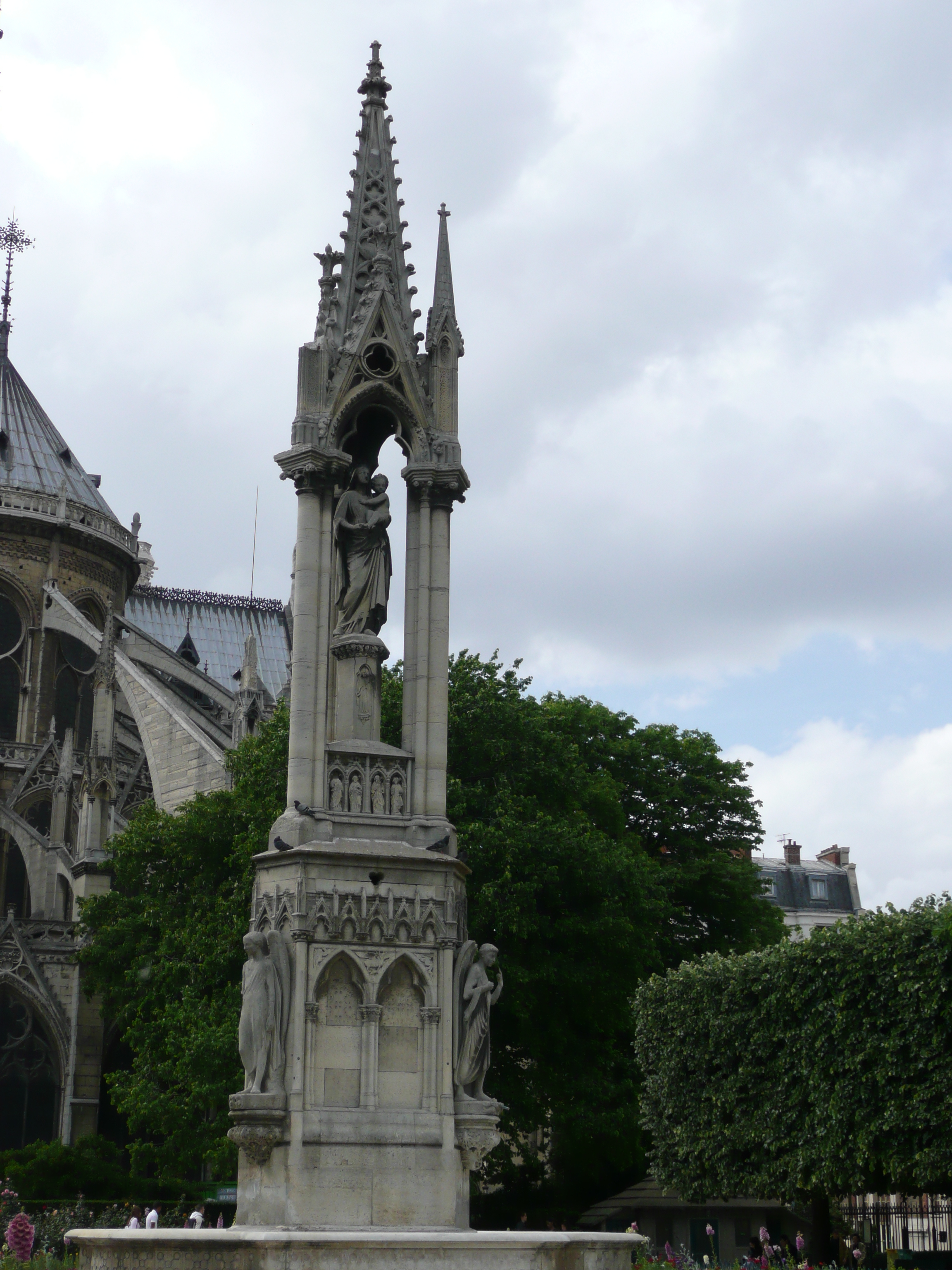 Picture France Paris Notre Dame 2007-05 79 - Recreation Notre Dame