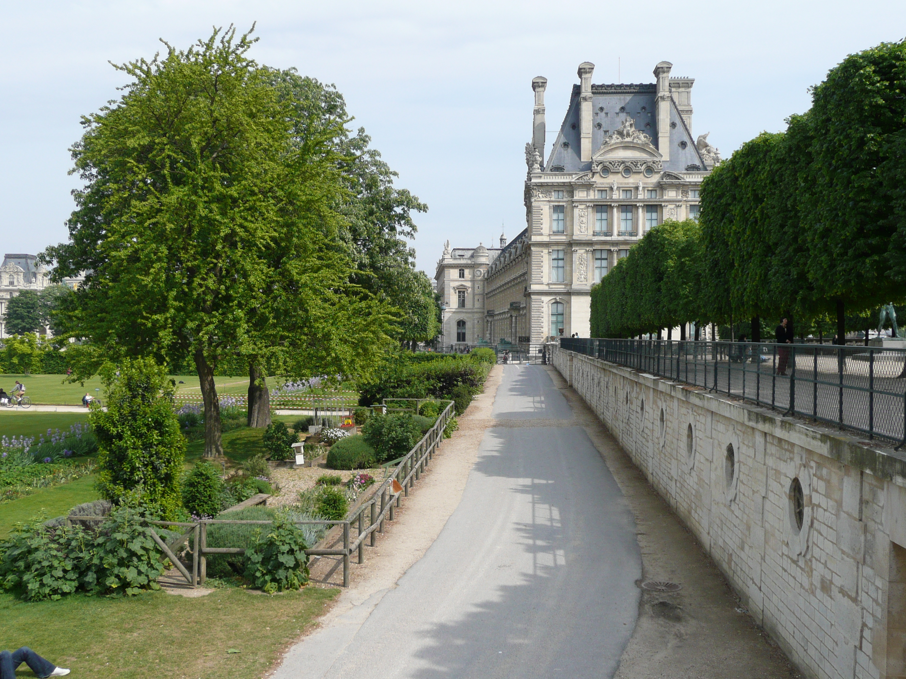 Picture France Paris Garden of Tuileries 2007-05 174 - History Garden of Tuileries