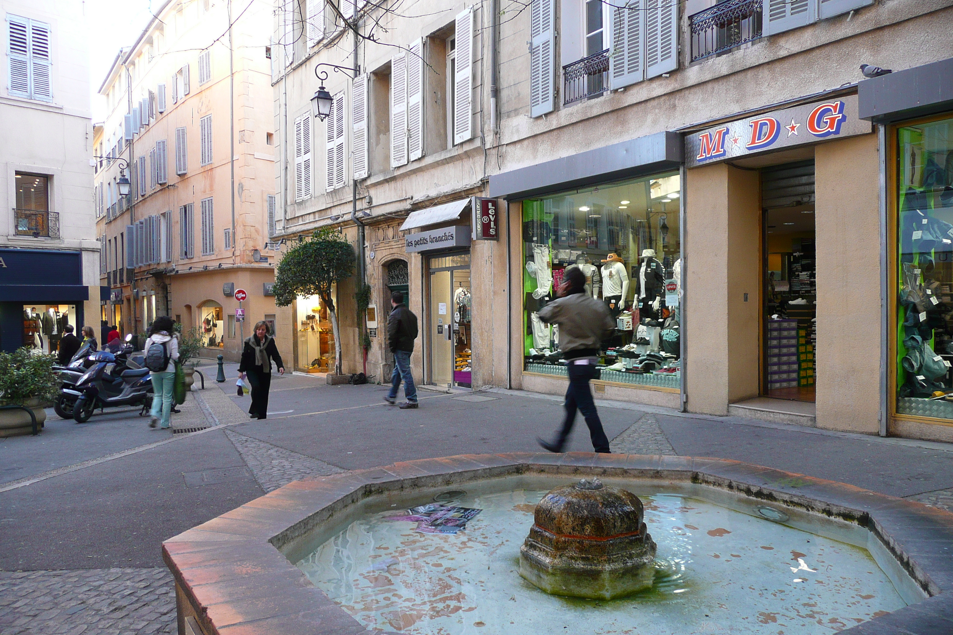 Picture France Aix en Provence 2008-04 2 - Around Aix en Provence