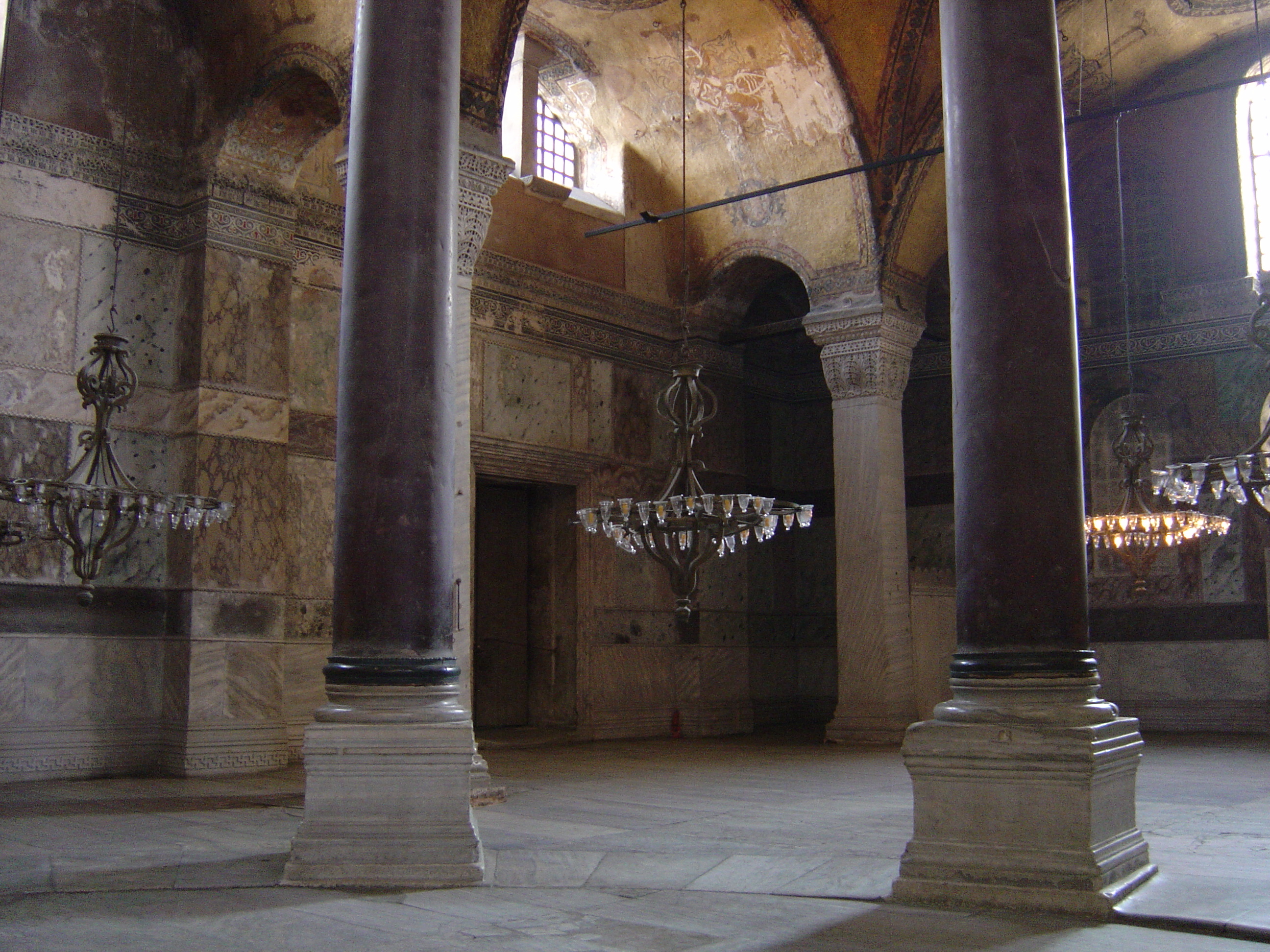 Picture Turkey Istanbul Ayasofya 2004-12 38 - Discovery Ayasofya