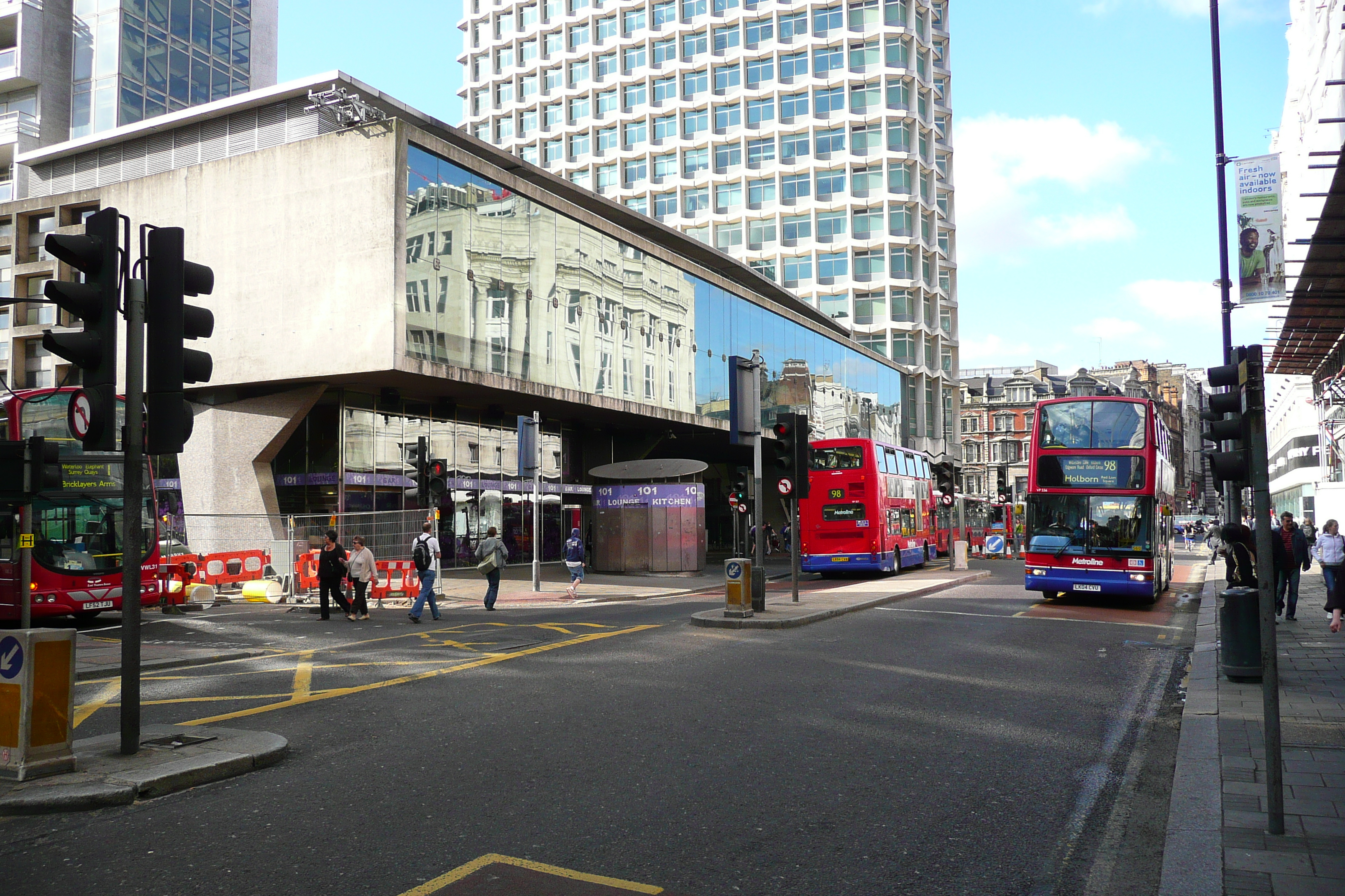 Picture United Kingdom London New Oxford Street 2007-09 10 - Center New Oxford Street