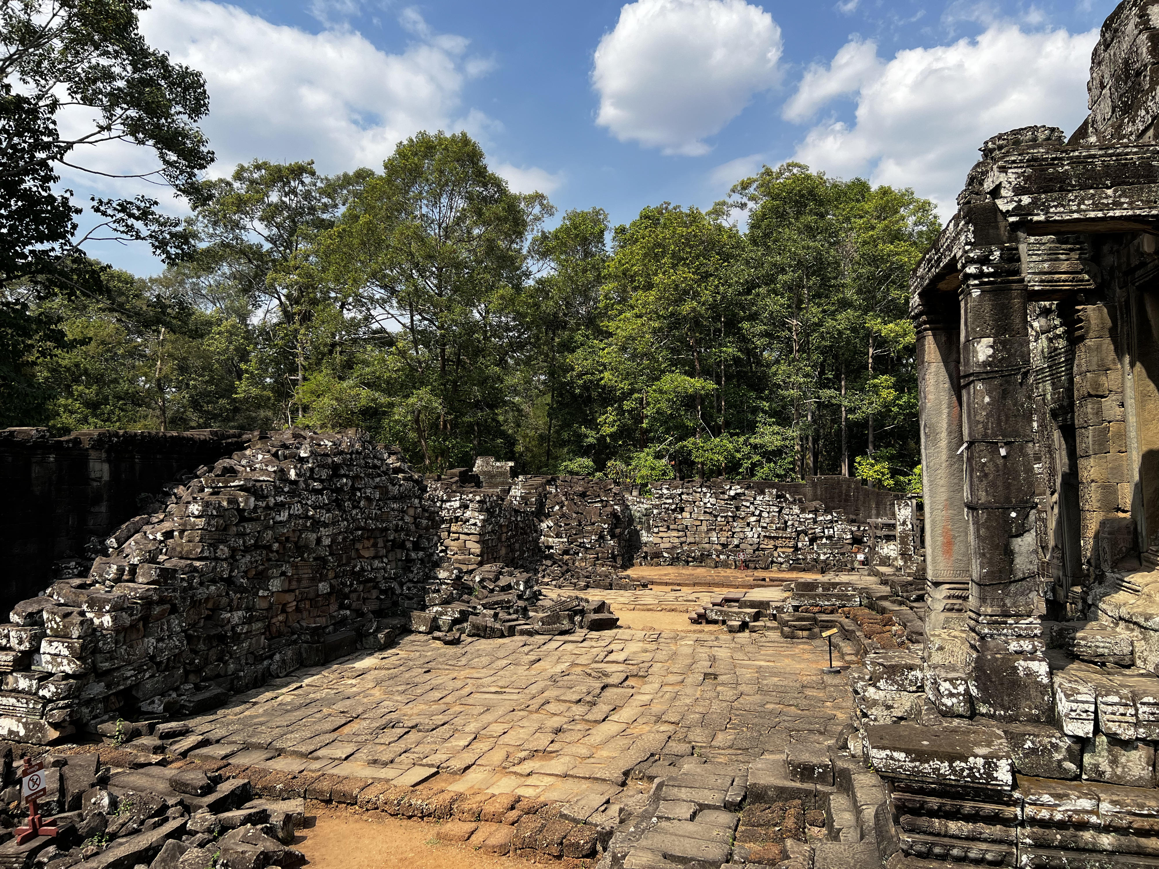 Picture Cambodia Siem Reap Bayon 2023-01 142 - Recreation Bayon